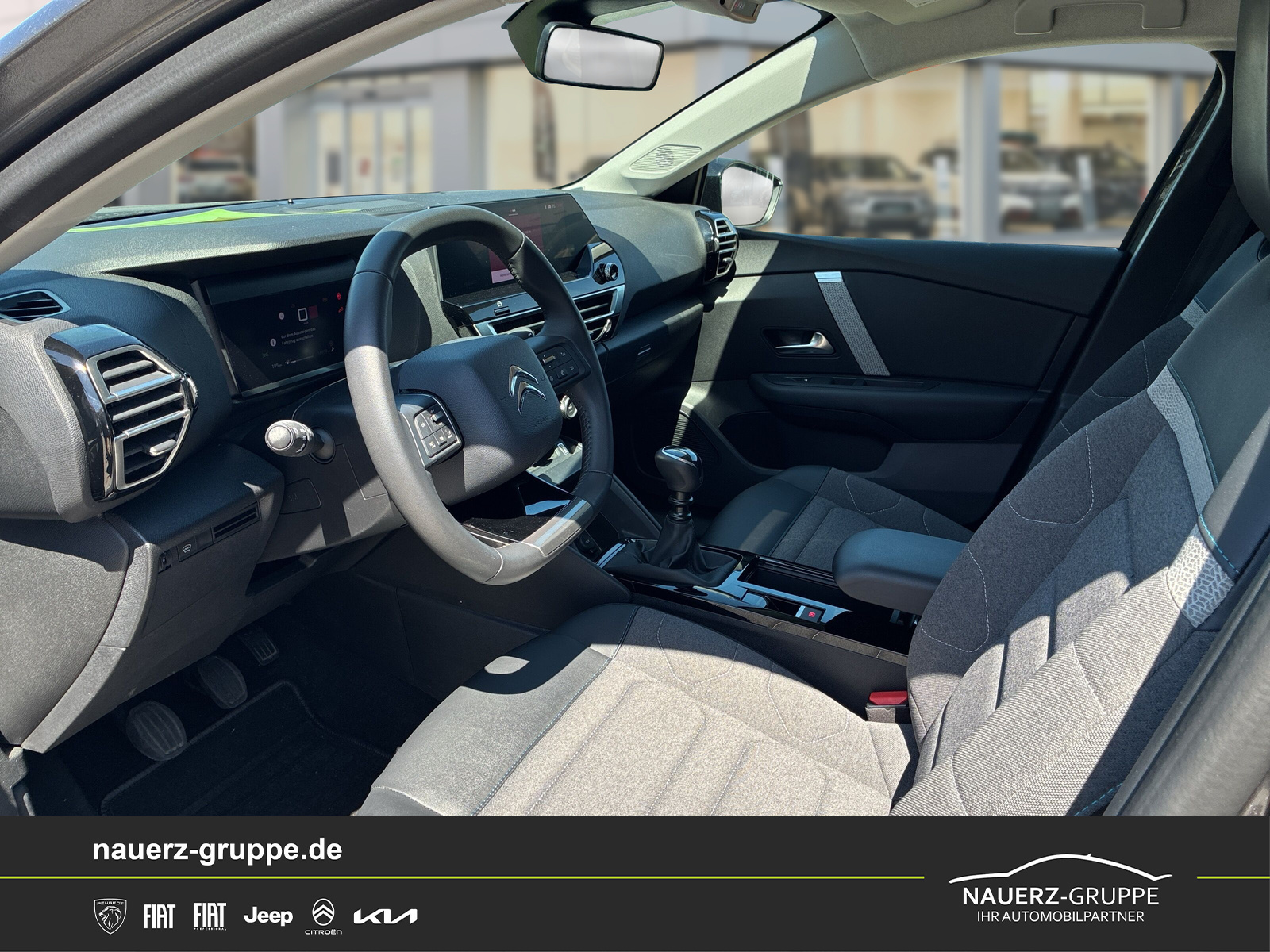 Fahrzeugabbildung Citroen C4 Lim. Plus PureTech 130 - mit KI generiert/bearbeitet