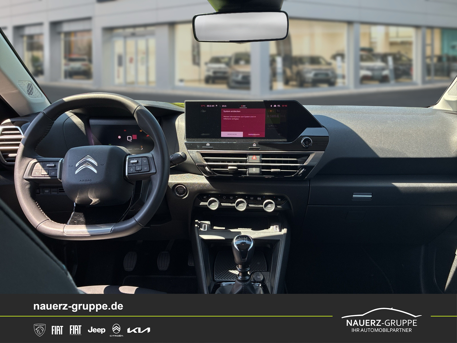 Fahrzeugabbildung Citroen C4 Lim. Plus PureTech 130 - mit KI generiert/bearbeitet