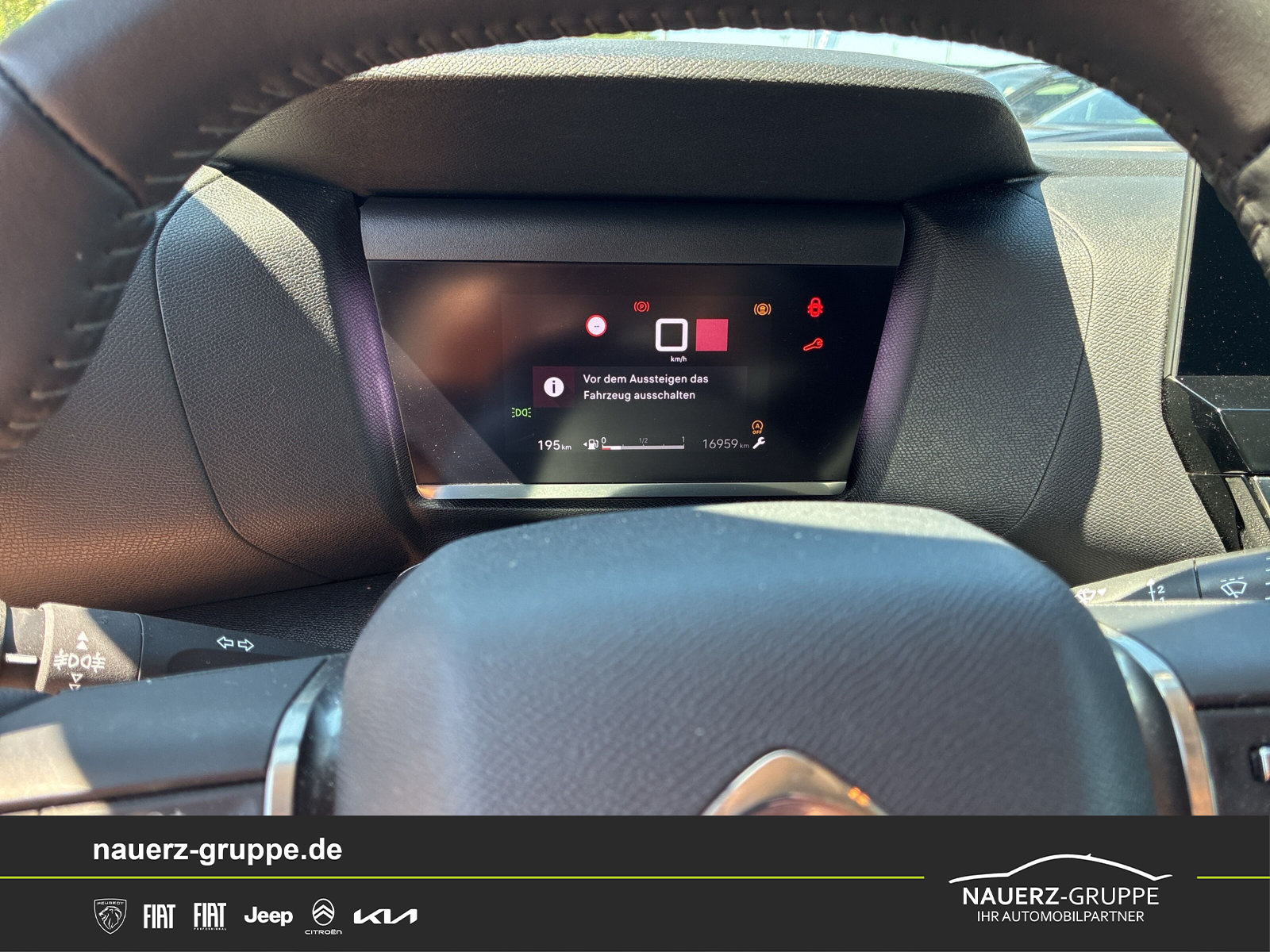 Fahrzeugabbildung Citroen C4 Lim. Plus PureTech 130 - mit KI generiert/bearbeitet