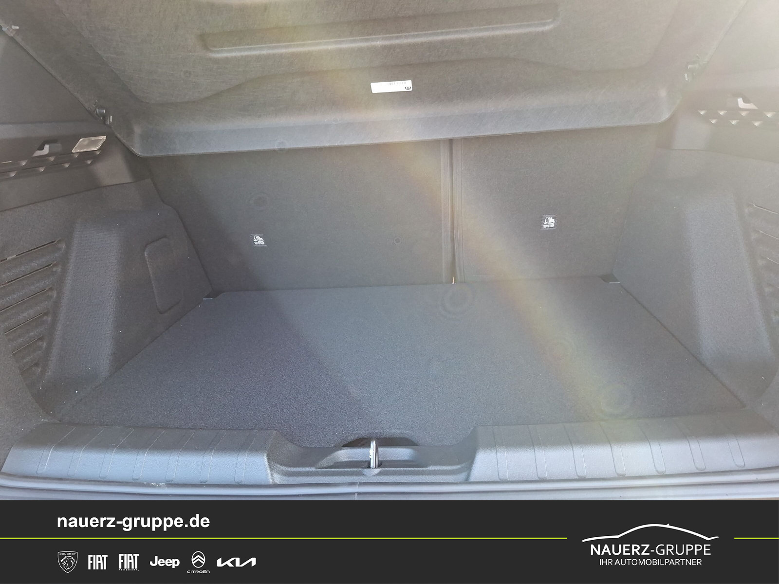 Fahrzeugabbildung Jeep Avenger 4xe The North Face Mild-Hybrid 4xe