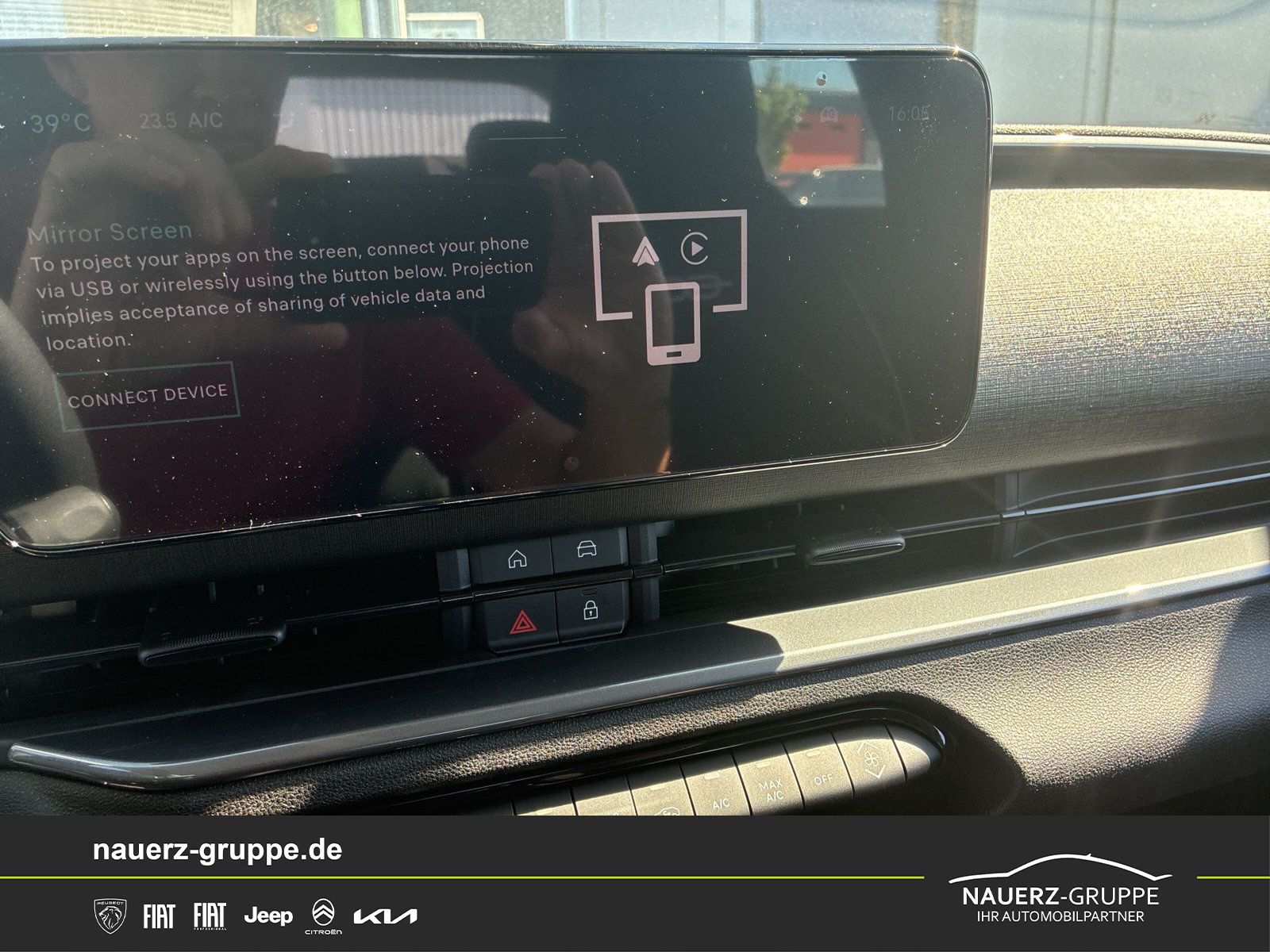 Fahrzeugabbildung Fiat 600 Mild Hybrid 1.2 Business Edition - mit KI generiert/bearbeitet