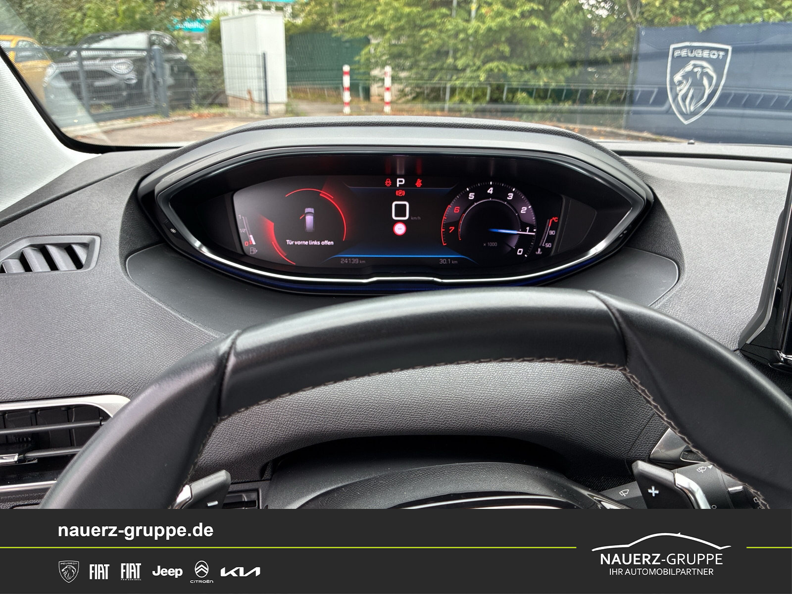Fahrzeugabbildung Peugeot 5008 Allure Pack PureTech 130 EAT8 - mit KI generiert/bearbeitet
