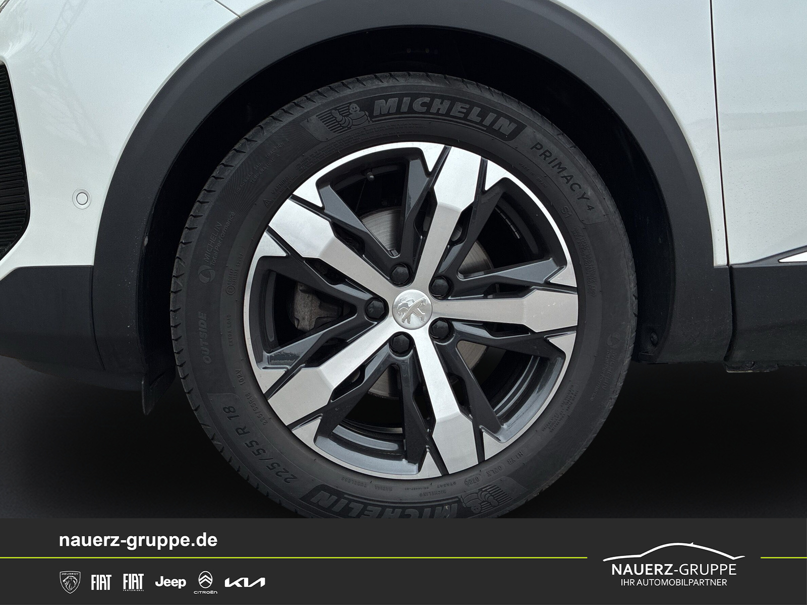 Fahrzeugabbildung Peugeot 5008 Allure Pack PureTech 130 EAT8 - mit KI generiert/bearbeitet