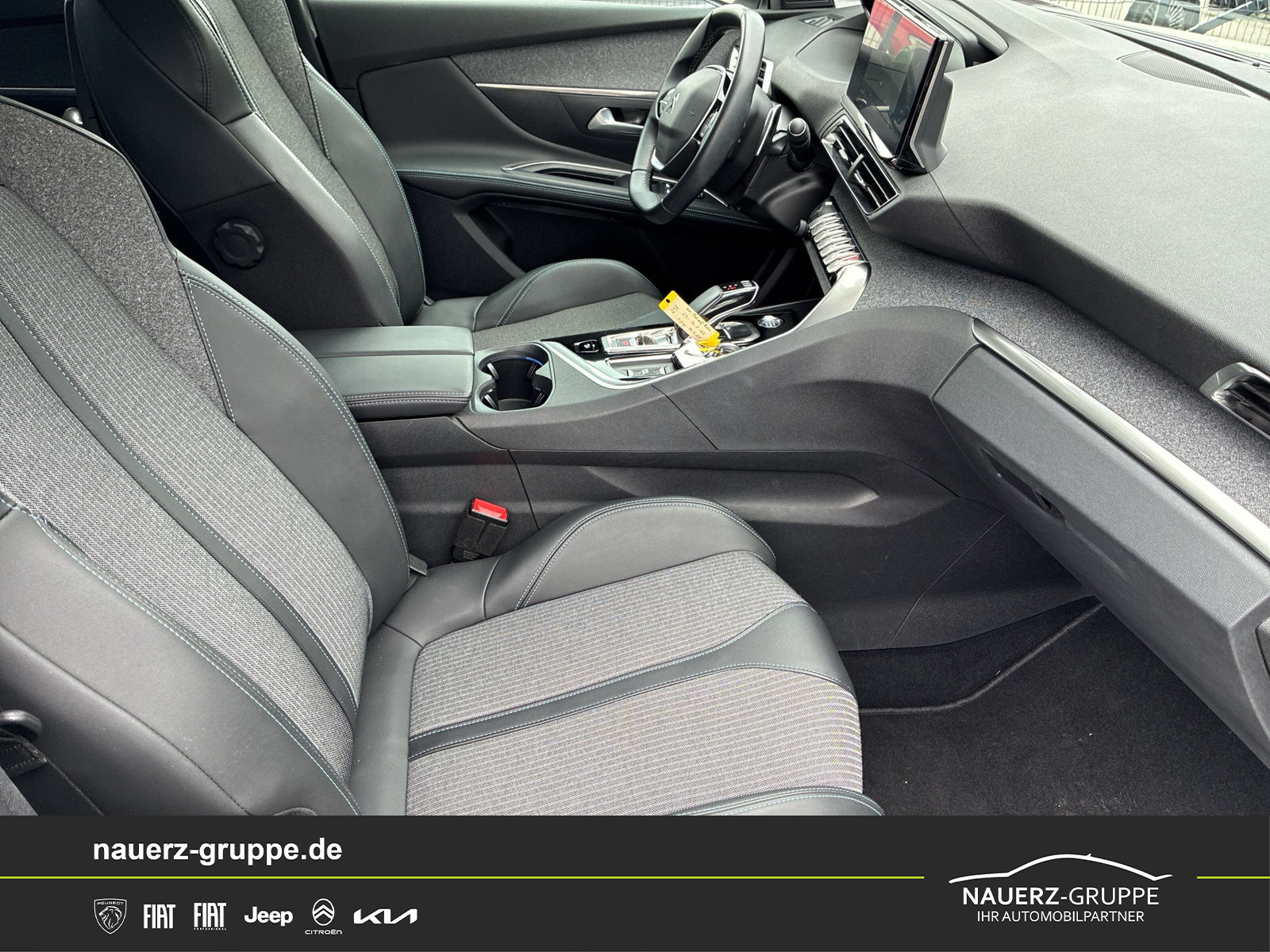 Fahrzeugabbildung Peugeot 5008 Allure Pack PureTech 130 EAT8 - mit KI generiert/bearbeitet