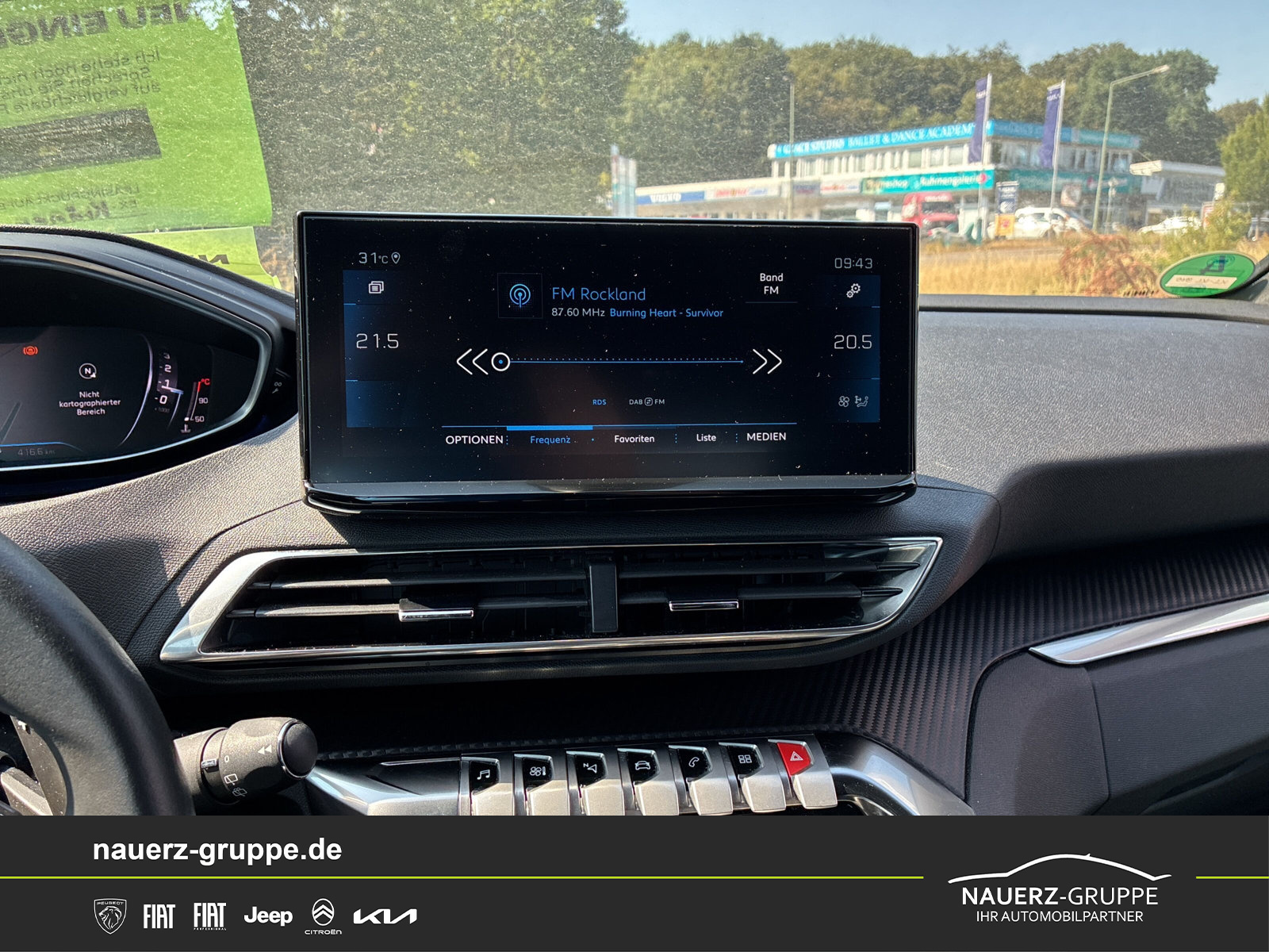 Fahrzeugabbildung Peugeot 3008 Allure Pack PureTech 130 EAT8 - mit KI generiert/bearbeitet