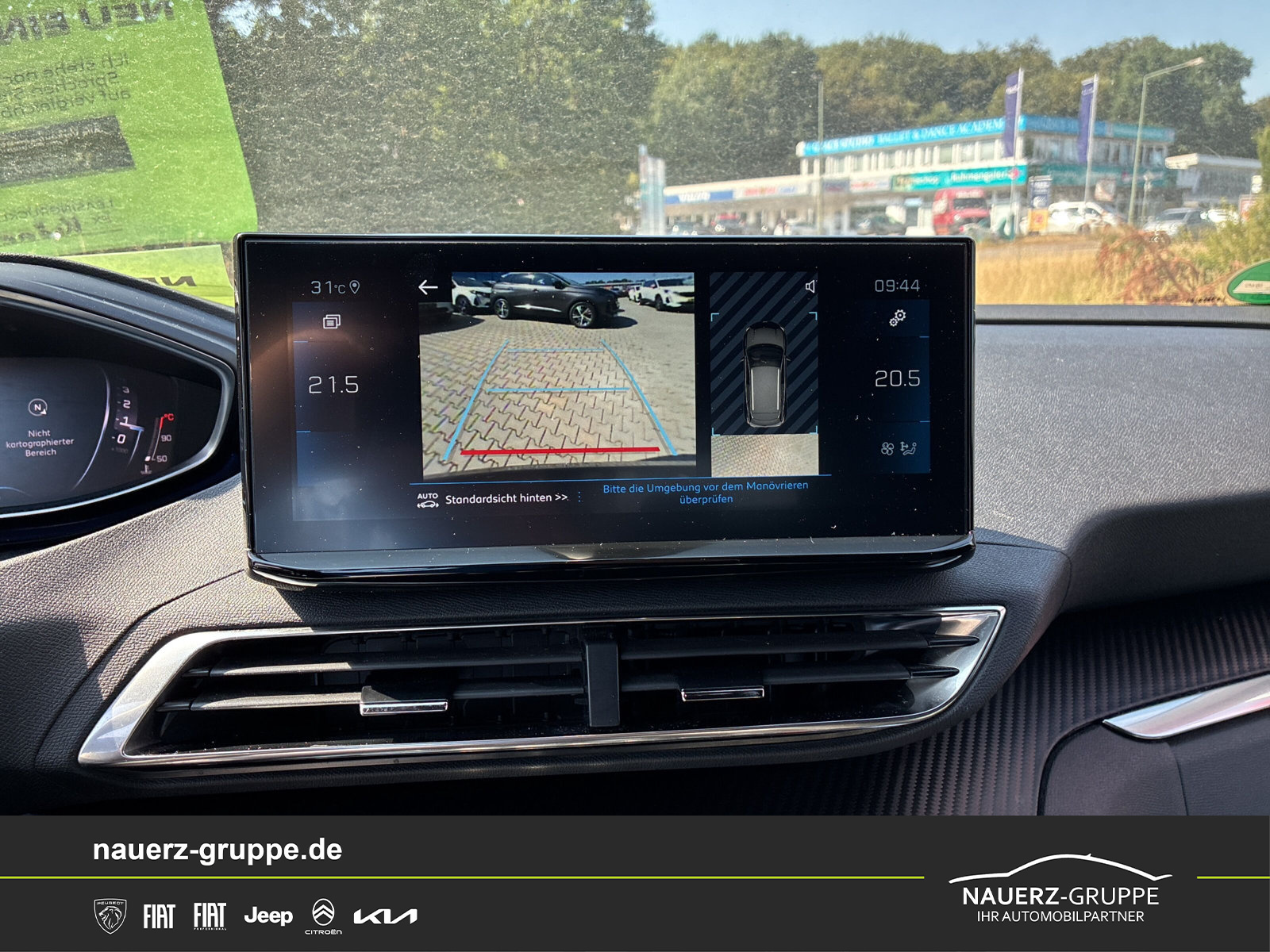 Fahrzeugabbildung Peugeot 3008 Allure Pack PureTech 130 EAT8 - mit KI generiert/bearbeitet