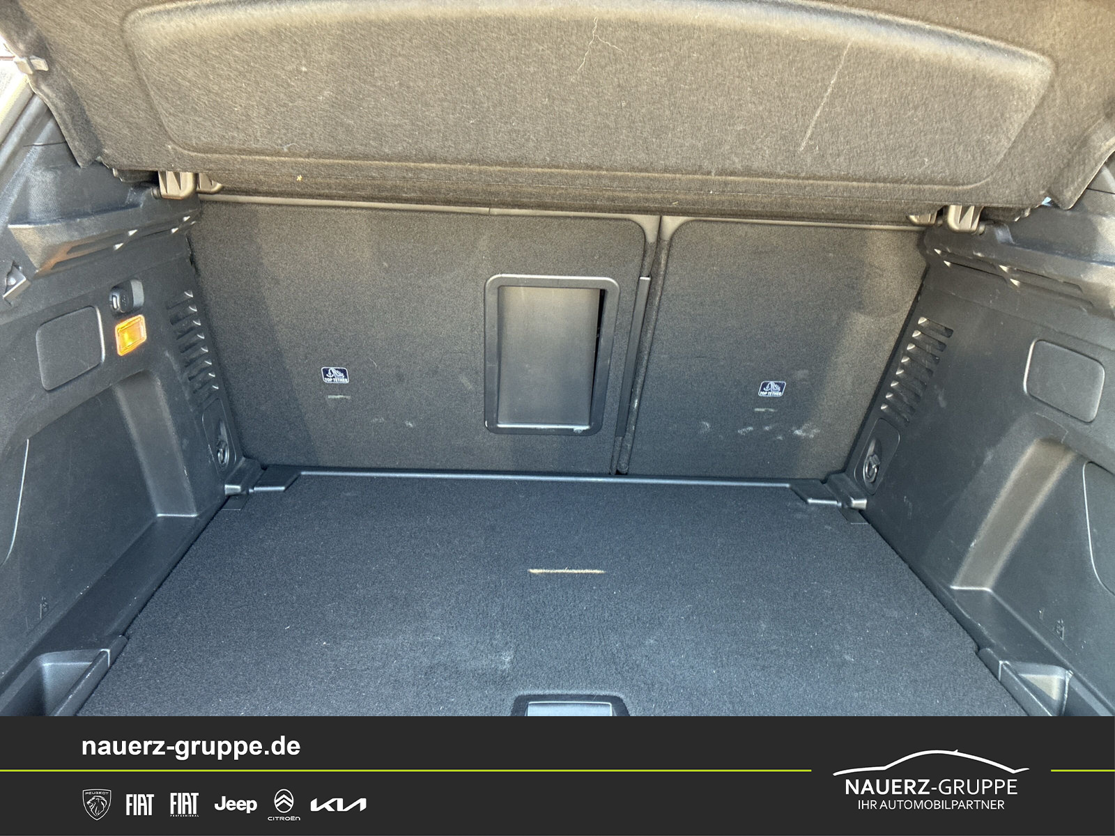 Fahrzeugabbildung Peugeot 3008 Allure Pack PureTech 130 EAT8 - mit KI generiert/bearbeitet