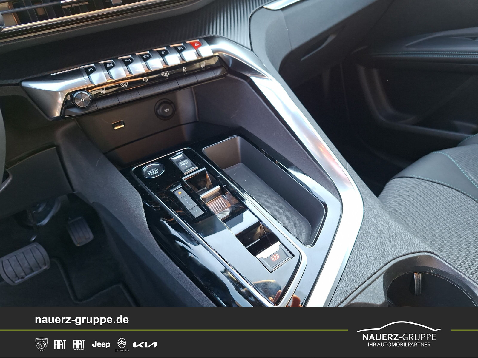 Fahrzeugabbildung Peugeot 3008 Hybrid 136 Allure Pack