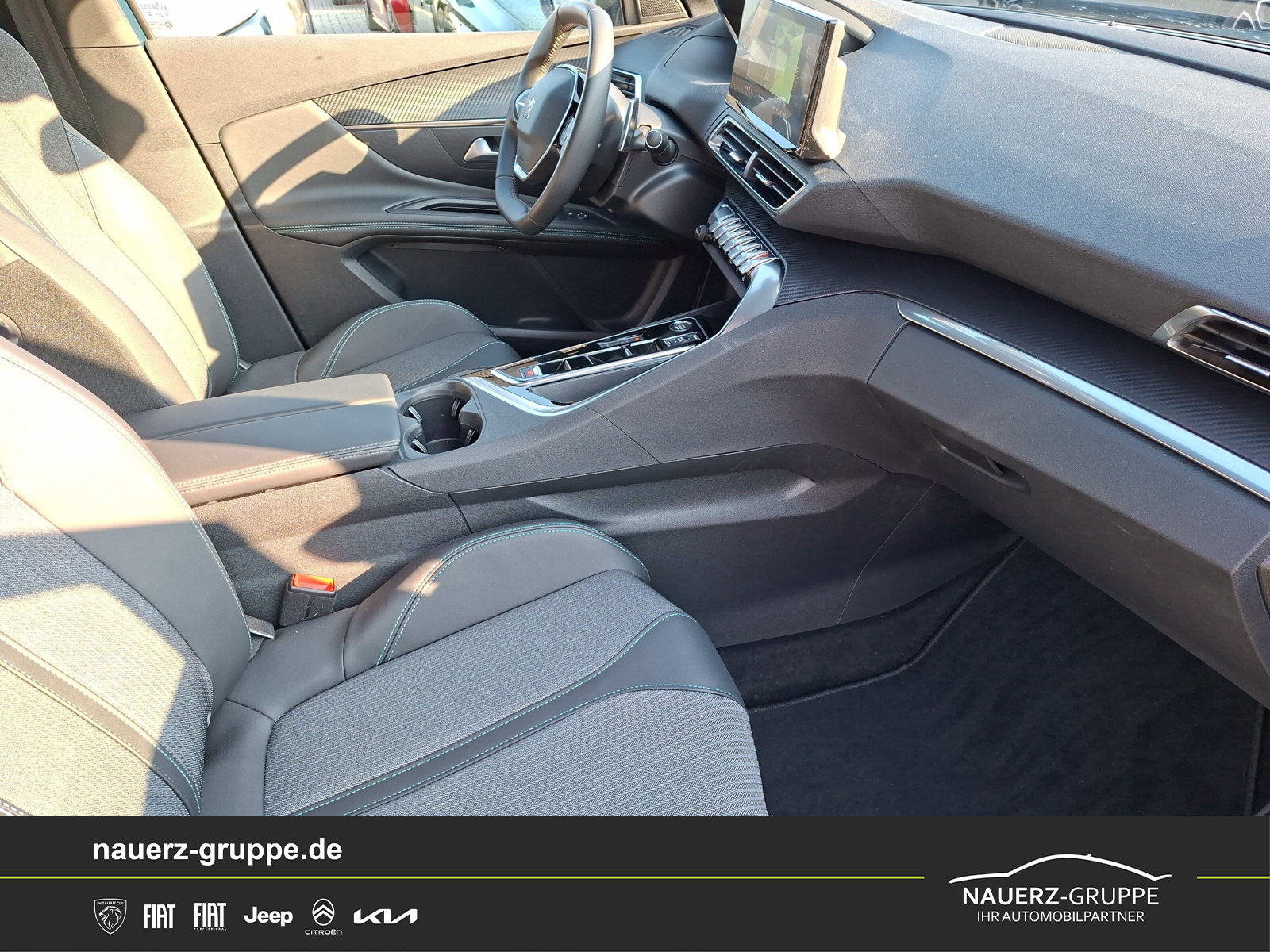 Fahrzeugabbildung Peugeot 3008 Hybrid 136 Allure Pack