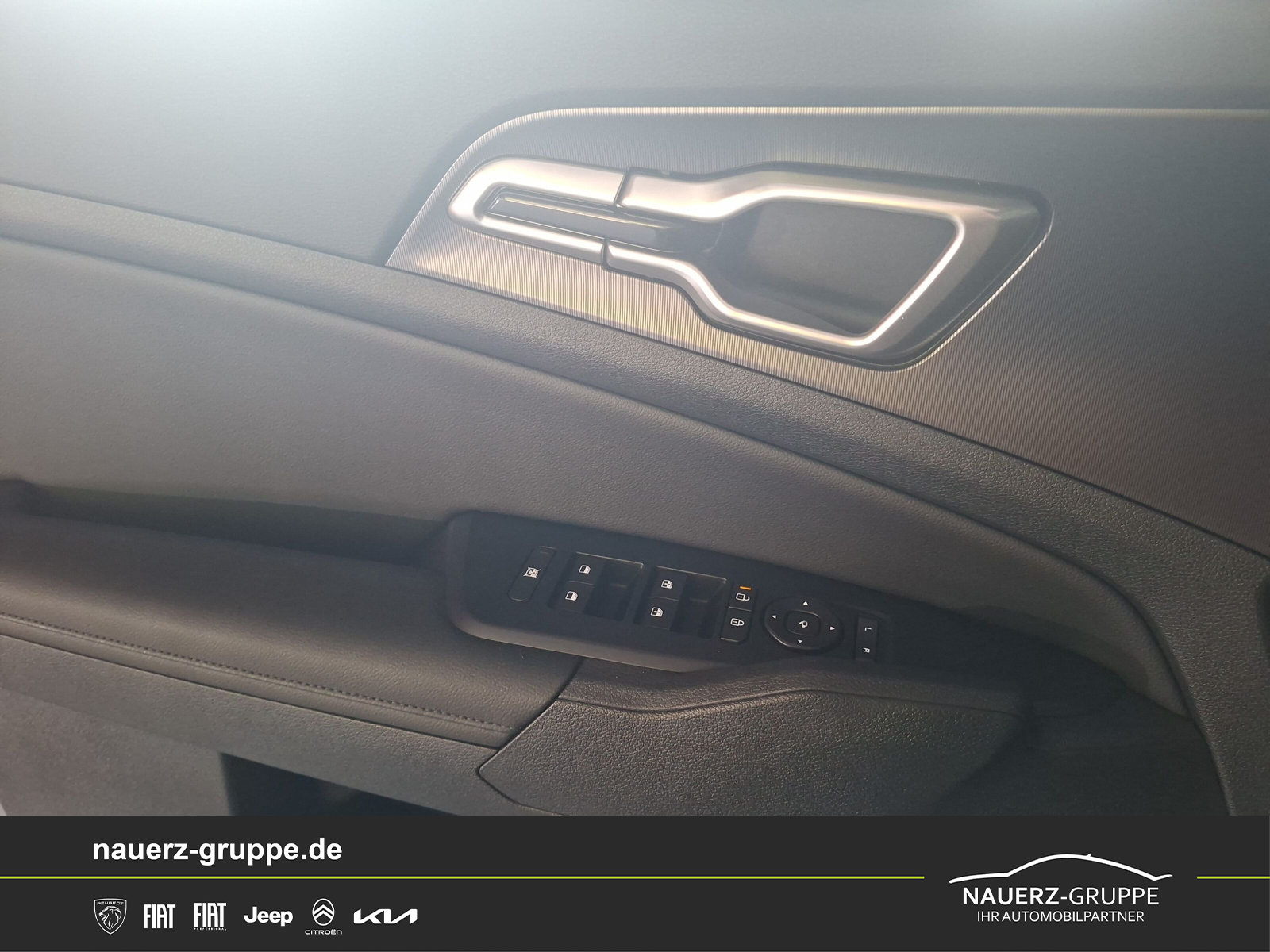 Fahrzeugabbildung Kia Sportage 1.6 T-GDI AWD DCT Black Edition - mit KI generiert/bearbeitet