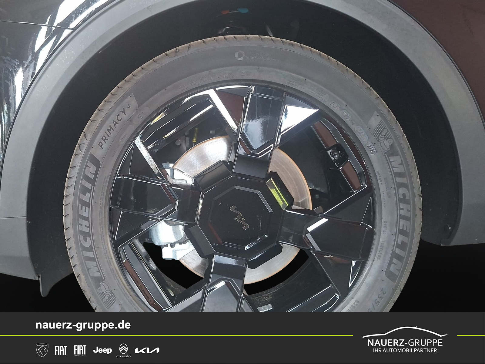 Fahrzeugabbildung Kia Sportage 1.6 T-GDI AWD DCT Black Edition - mit KI generiert/bearbeitet