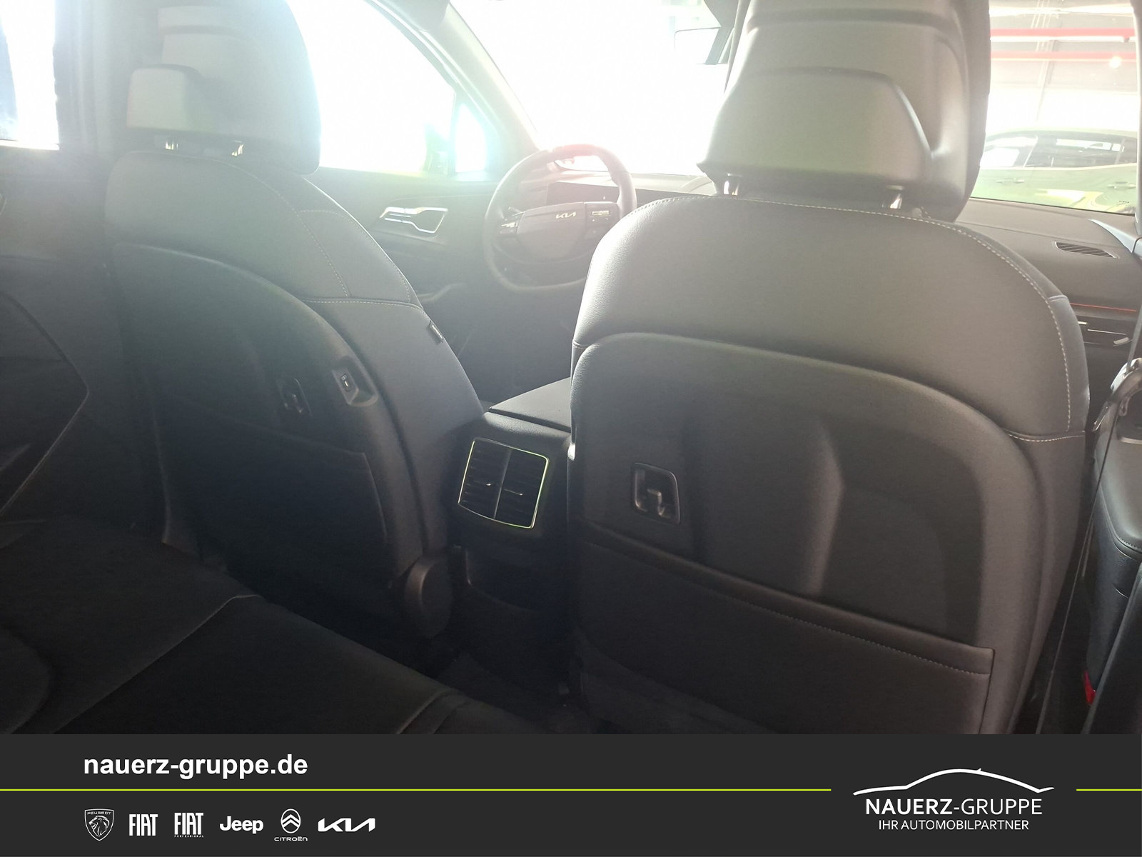 Fahrzeugabbildung Kia Sportage 1.6 T-GDI AWD DCT Black Edition - mit KI generiert/bearbeitet