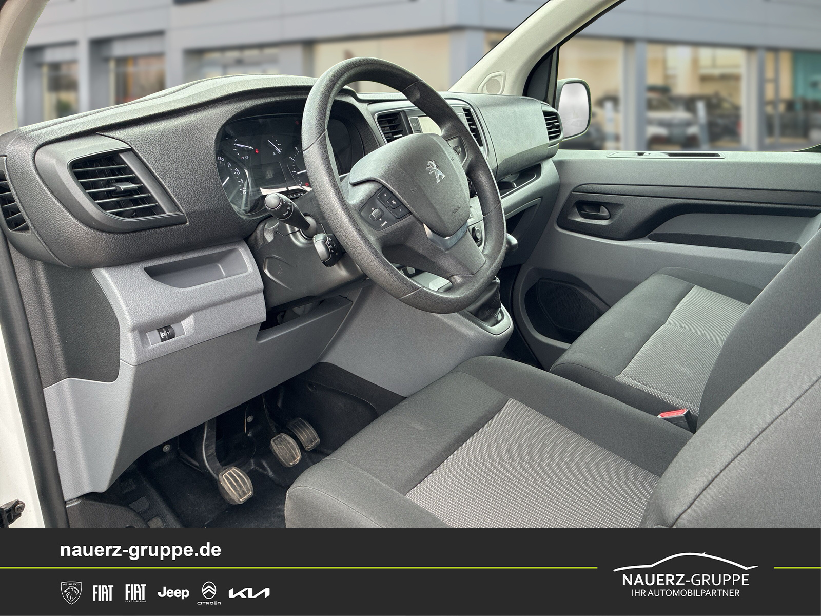 Fahrzeugabbildung Peugeot Expert Kombi L3 120 9 Sitzer