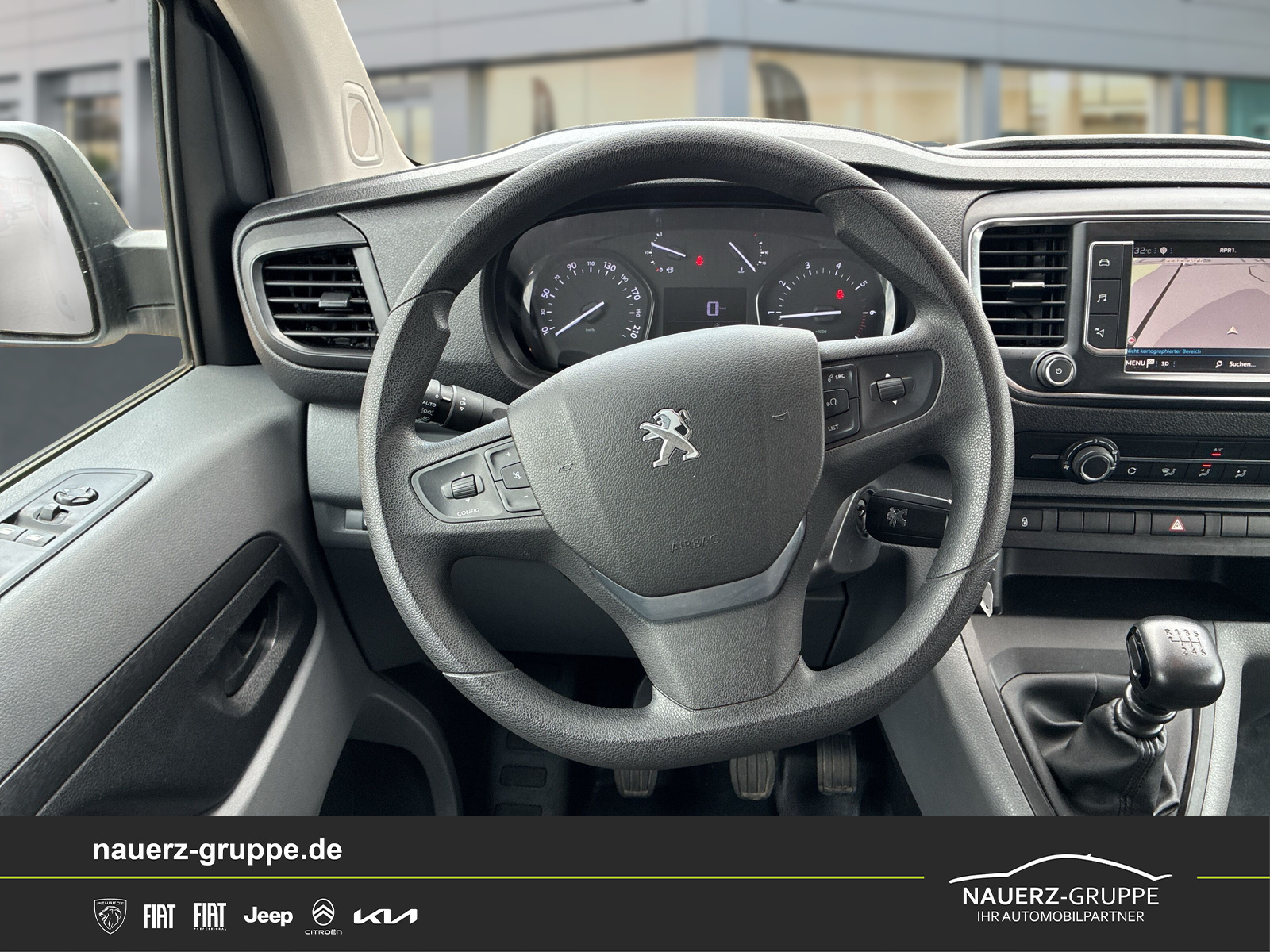 Fahrzeugabbildung Peugeot Expert Kombi L3 120 9 Sitzer