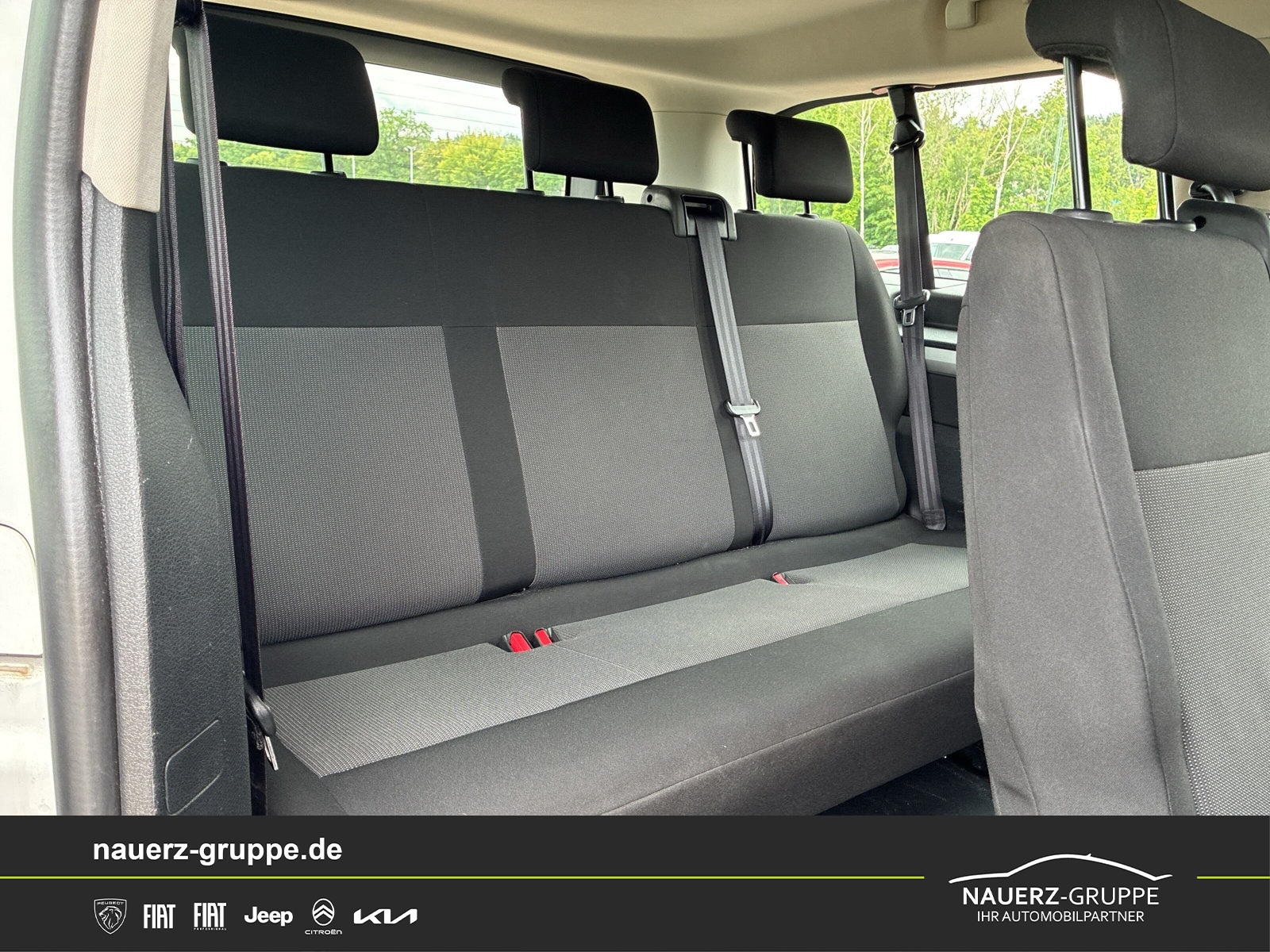 Fahrzeugabbildung Peugeot Expert Kombi L3 120 9 Sitzer