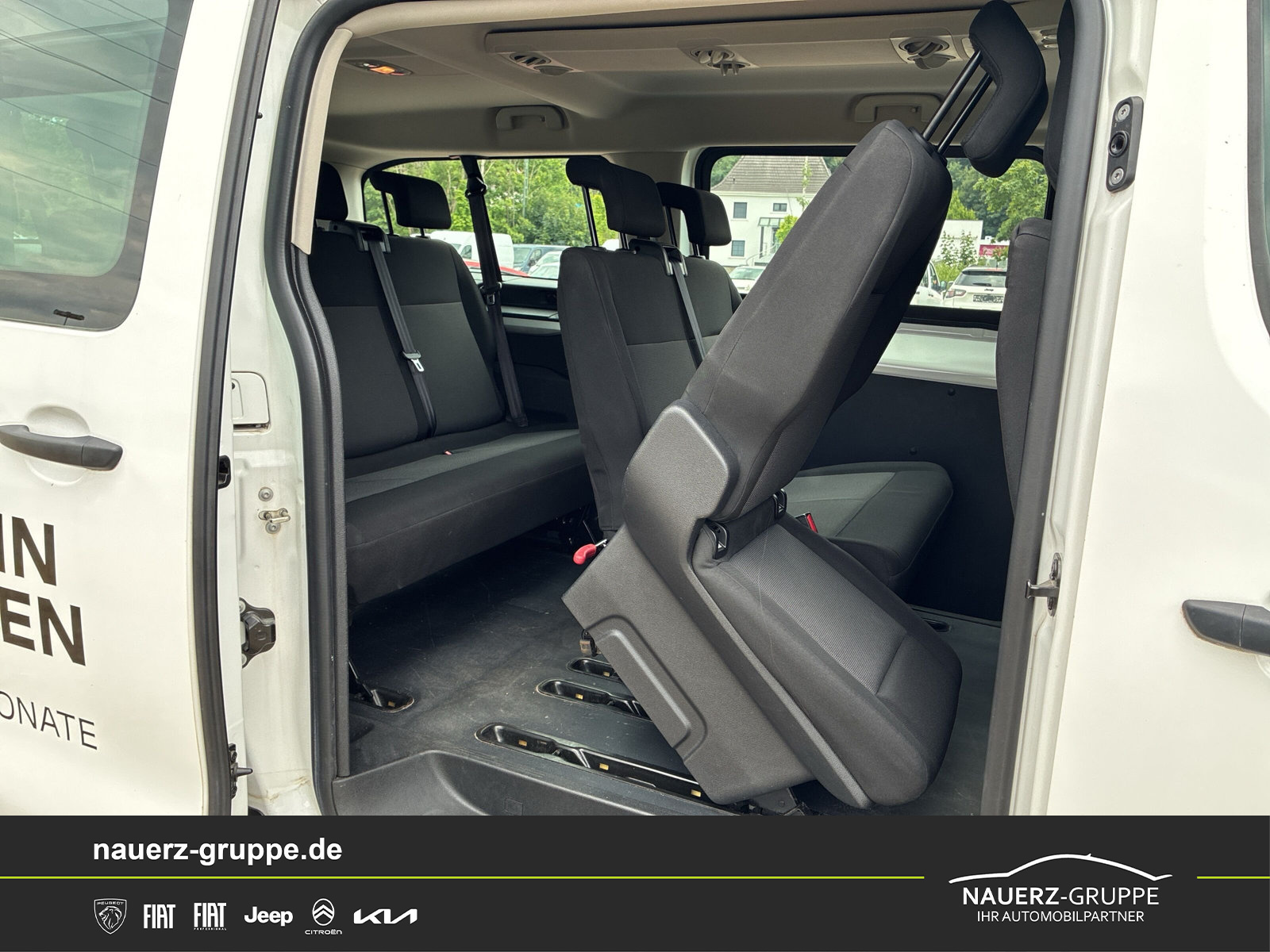 Fahrzeugabbildung Peugeot Expert Kombi L3 120 9 Sitzer