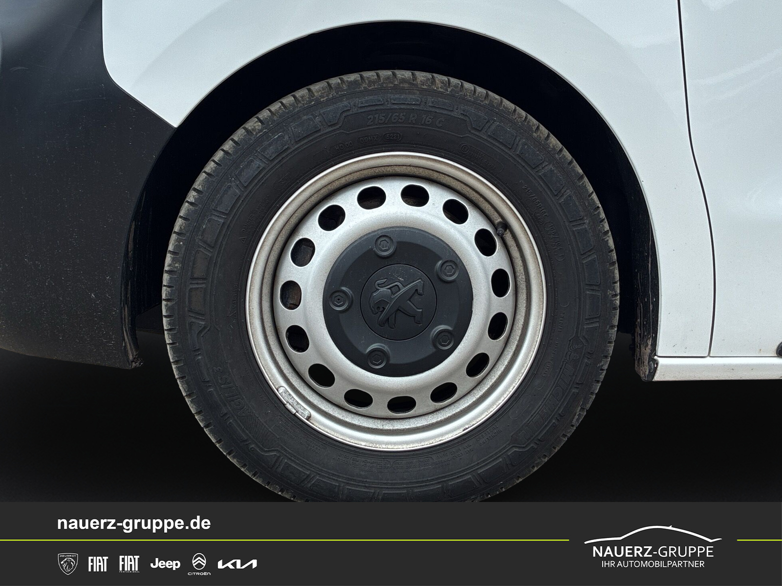 Fahrzeugabbildung Peugeot Expert Kombi L3 120 9 Sitzer