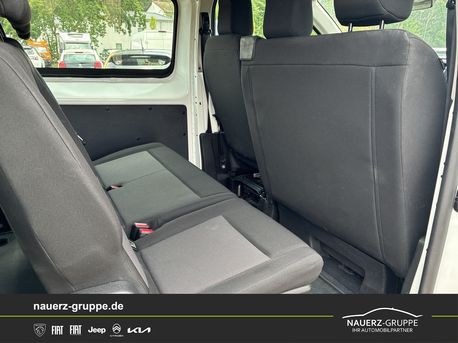 Fahrzeugabbildung Peugeot Expert Kombi L3 120 9 Sitzer