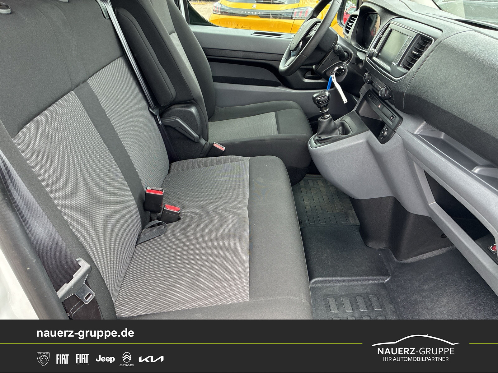 Fahrzeugabbildung Peugeot Expert Kombi L3 120 9 Sitzer