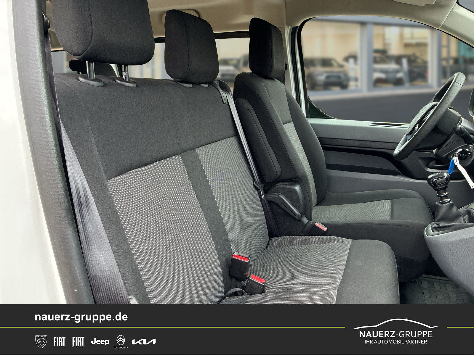 Fahrzeugabbildung Peugeot Expert Kombi L3 120 9 Sitzer