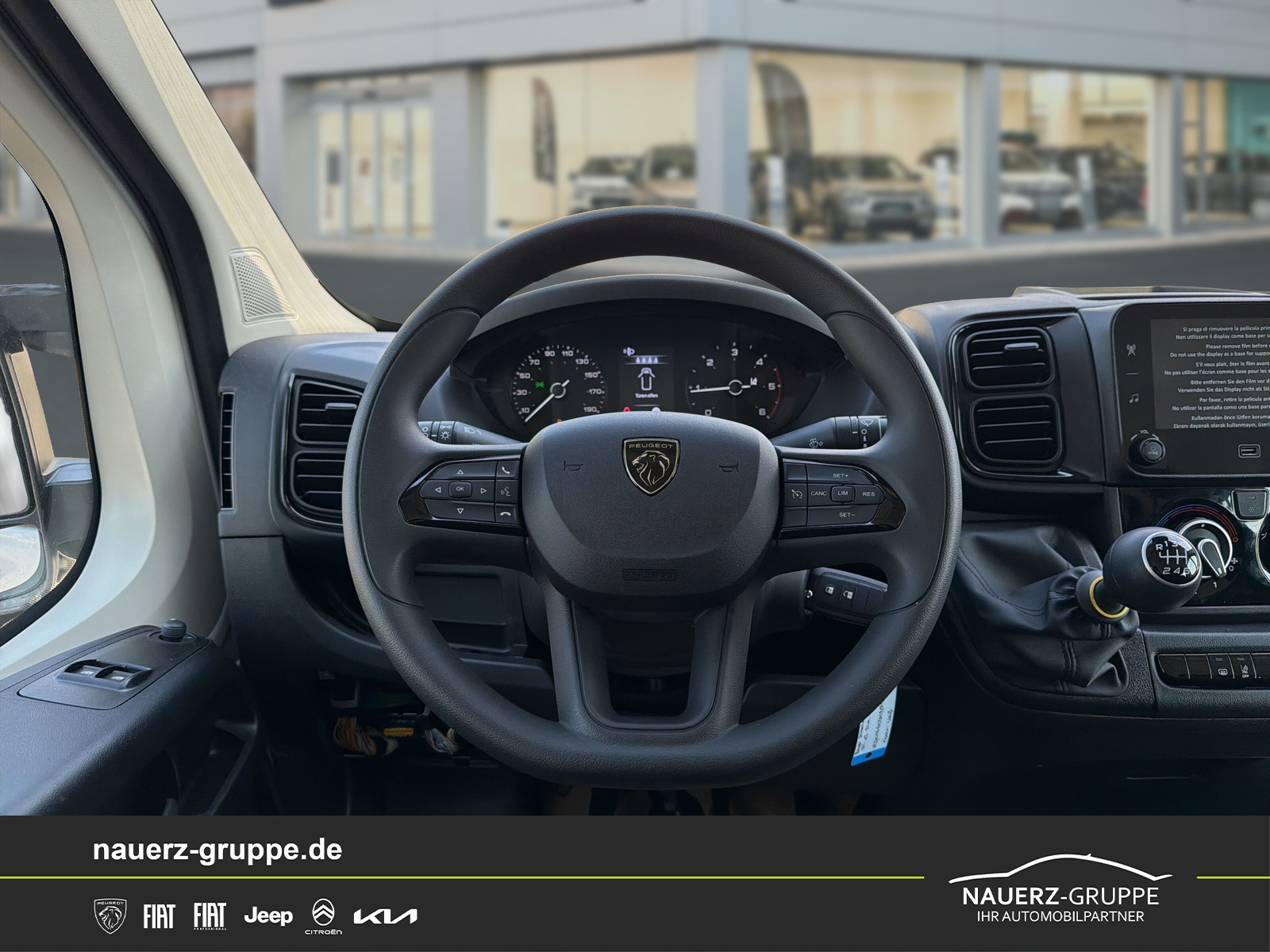 Fahrzeugabbildung Peugeot Boxer Pritsche/Kipper Doppelk. 140 335 L3 BlueHDi 140 - mit KI generiert/bearbeitet