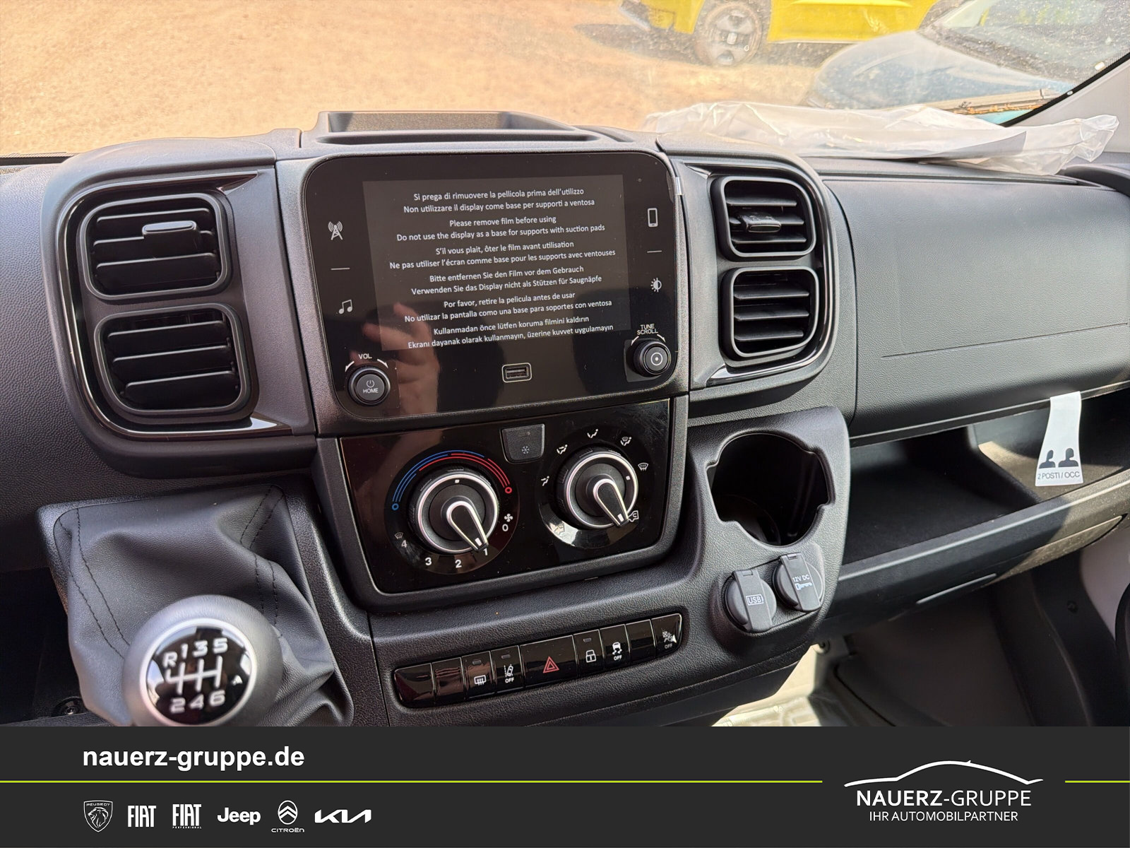 Fahrzeugabbildung Peugeot Boxer Pritsche/Kipper Doppelk. 140 335 L3 BlueHDi 140 - mit KI generiert/bearbeitet