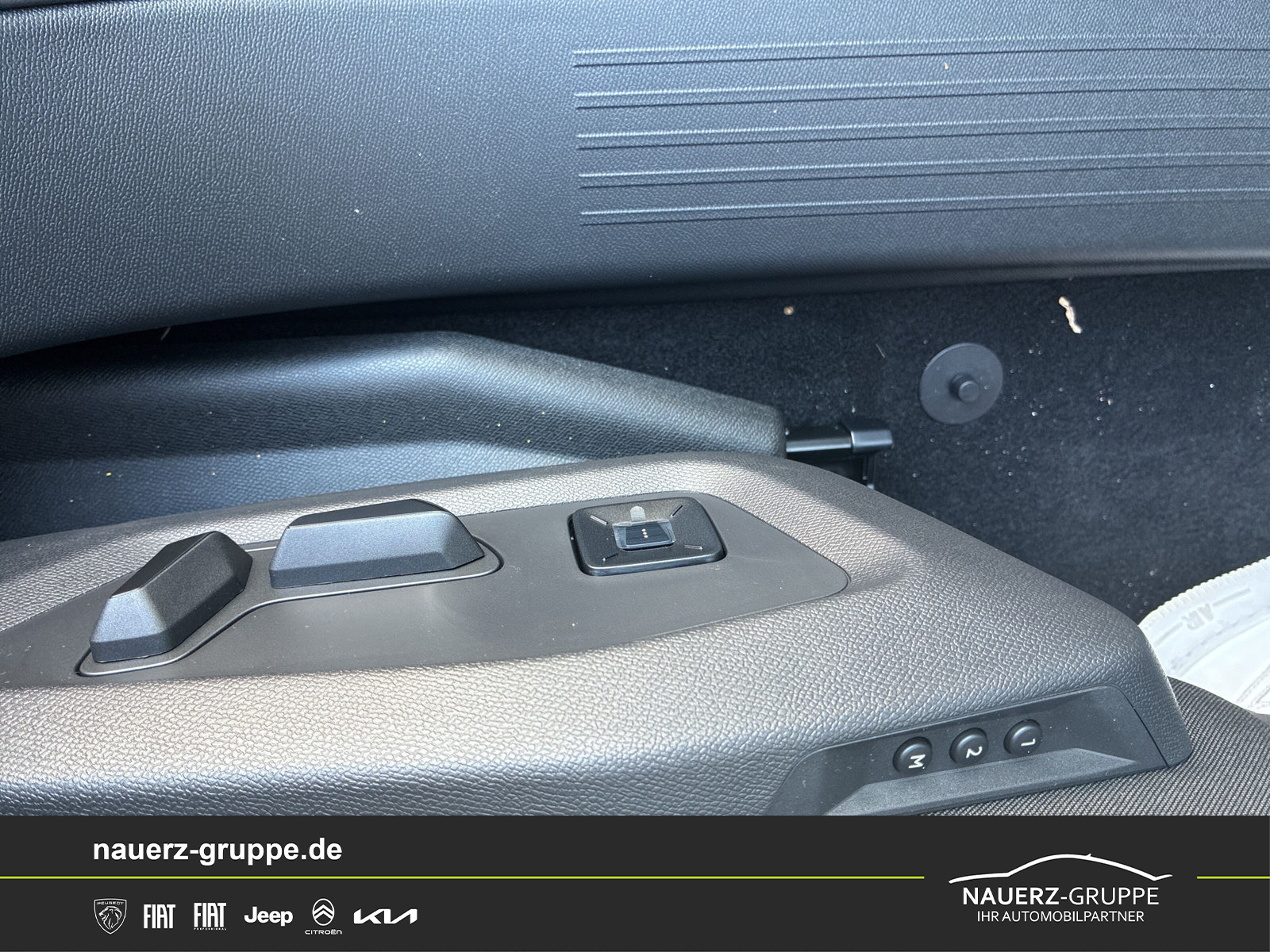 Fahrzeugabbildung Peugeot 3008 Hybrid 145 GT Sonderaktion - mit KI generiert/bearbeitet