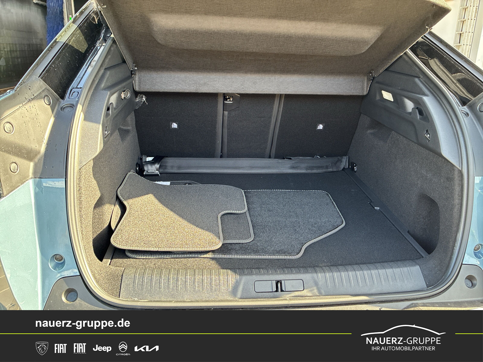 Fahrzeugabbildung Peugeot 3008 Hybrid 145 GT Sonderaktion - mit KI generiert/bearbeitet
