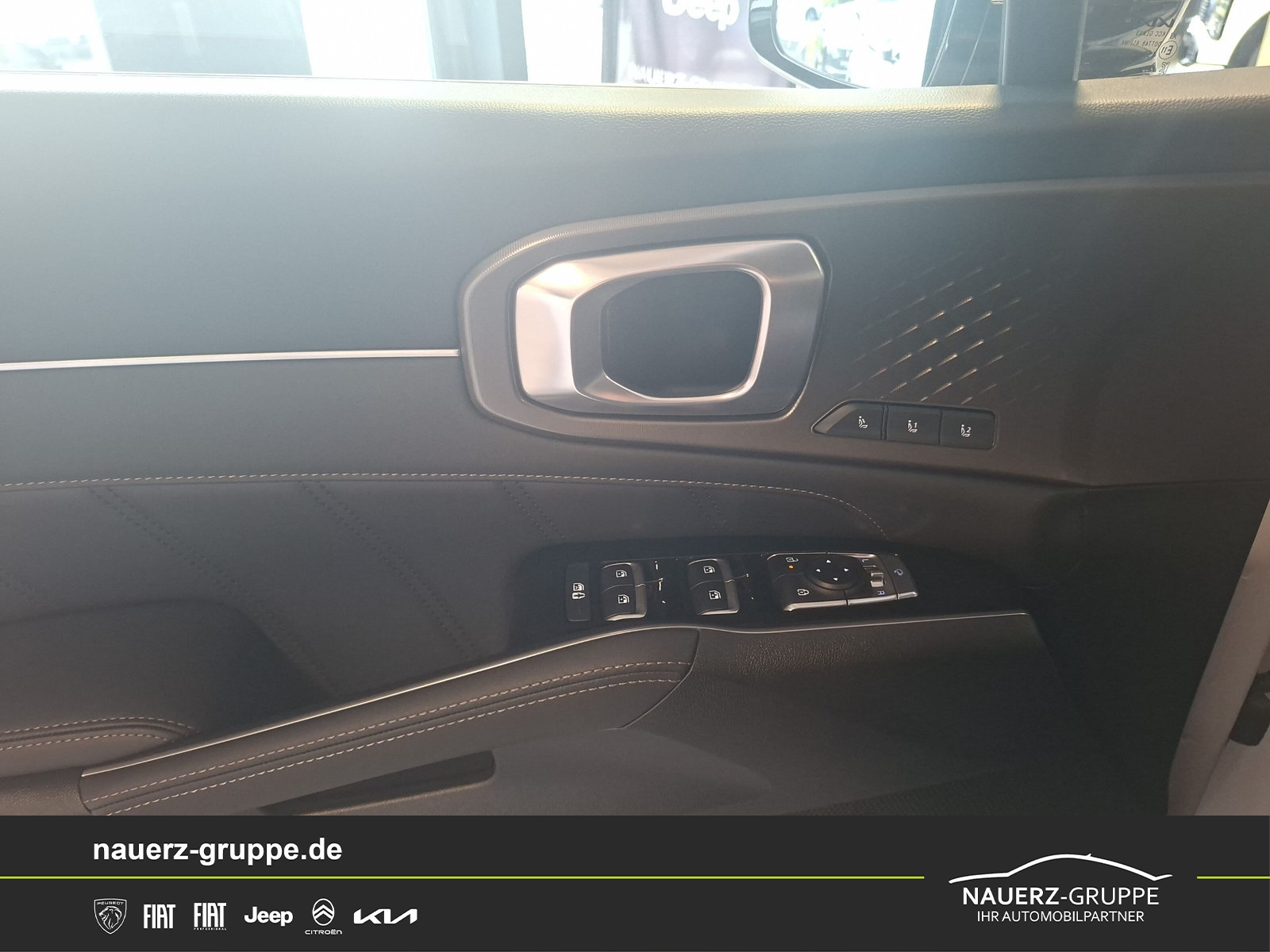 Fahrzeugabbildung Kia SORENTO PE 2.2D AWD PLAT 7S NAP PREM GD Platinum 4WD DCT 2.2 CRDI 7-Sitzer