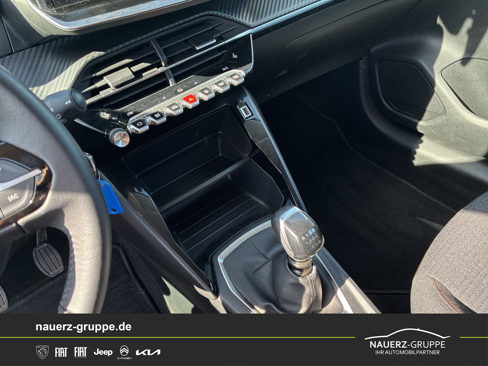 Fahrzeugabbildung Peugeot 208 Style PureTech 100