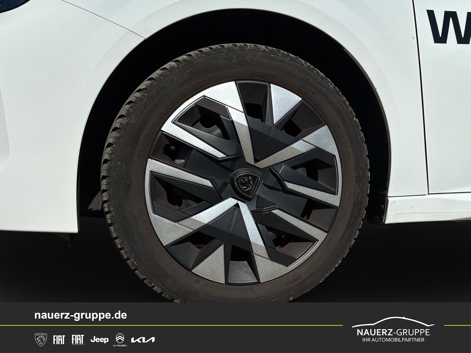 Fahrzeugabbildung Peugeot 208 Style PureTech 100