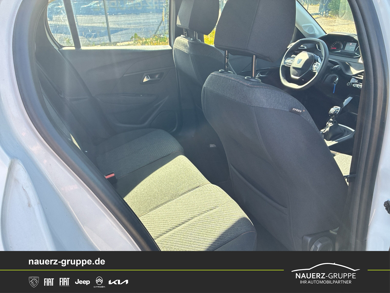 Fahrzeugabbildung Peugeot 208 Style PureTech 100