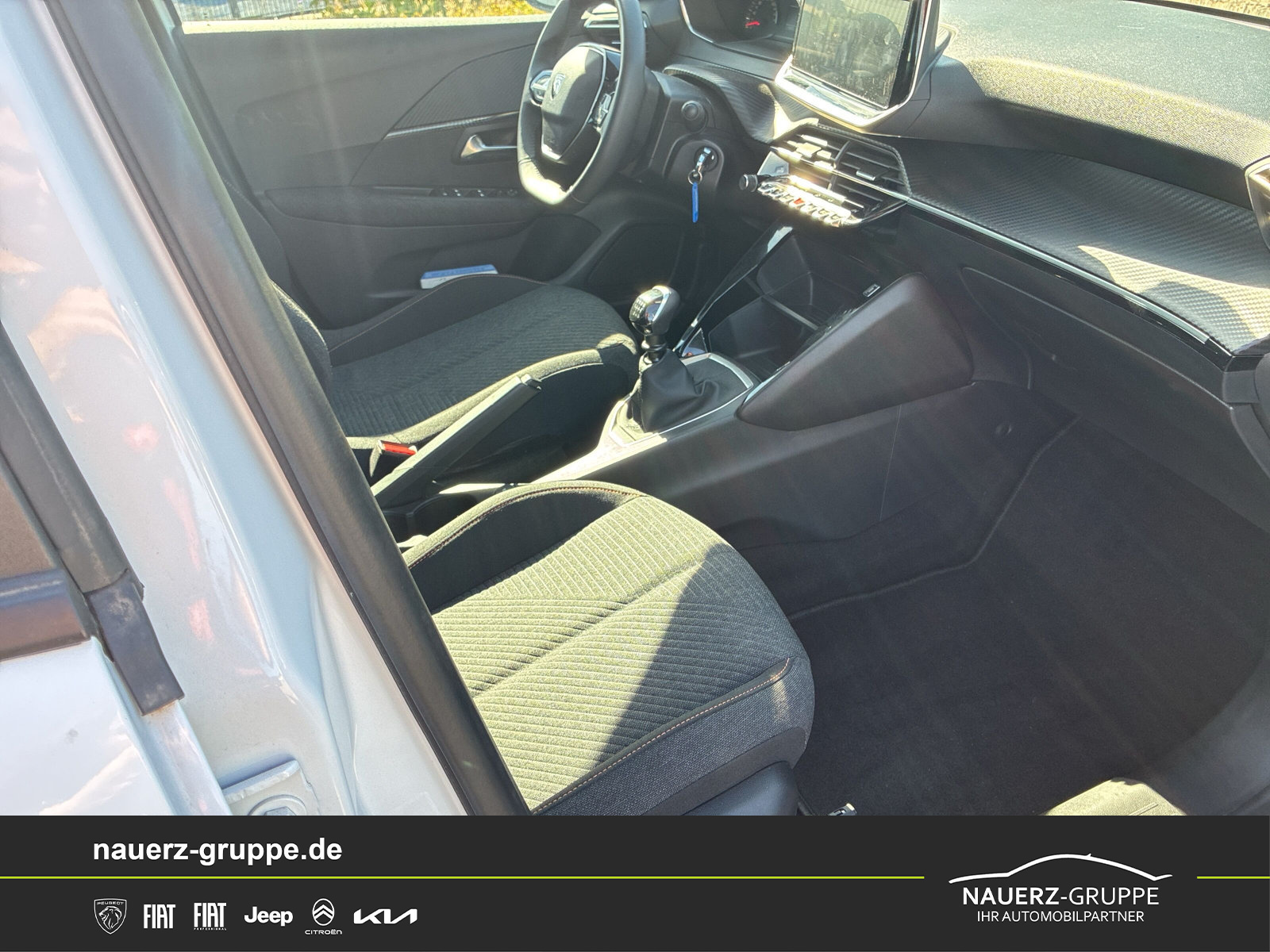 Fahrzeugabbildung Peugeot 208 Style PureTech 100