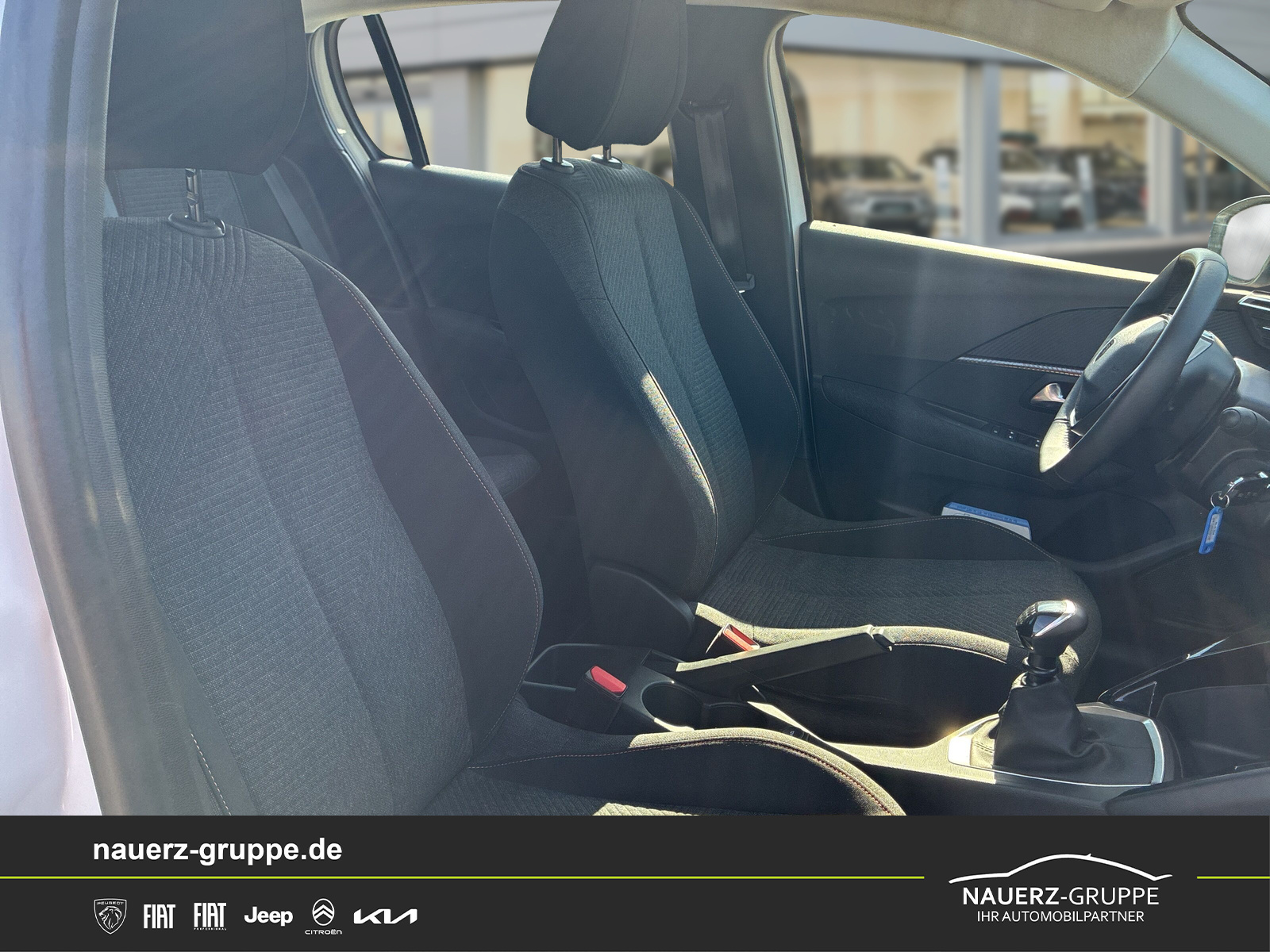 Fahrzeugabbildung Peugeot 208 Style PureTech 100