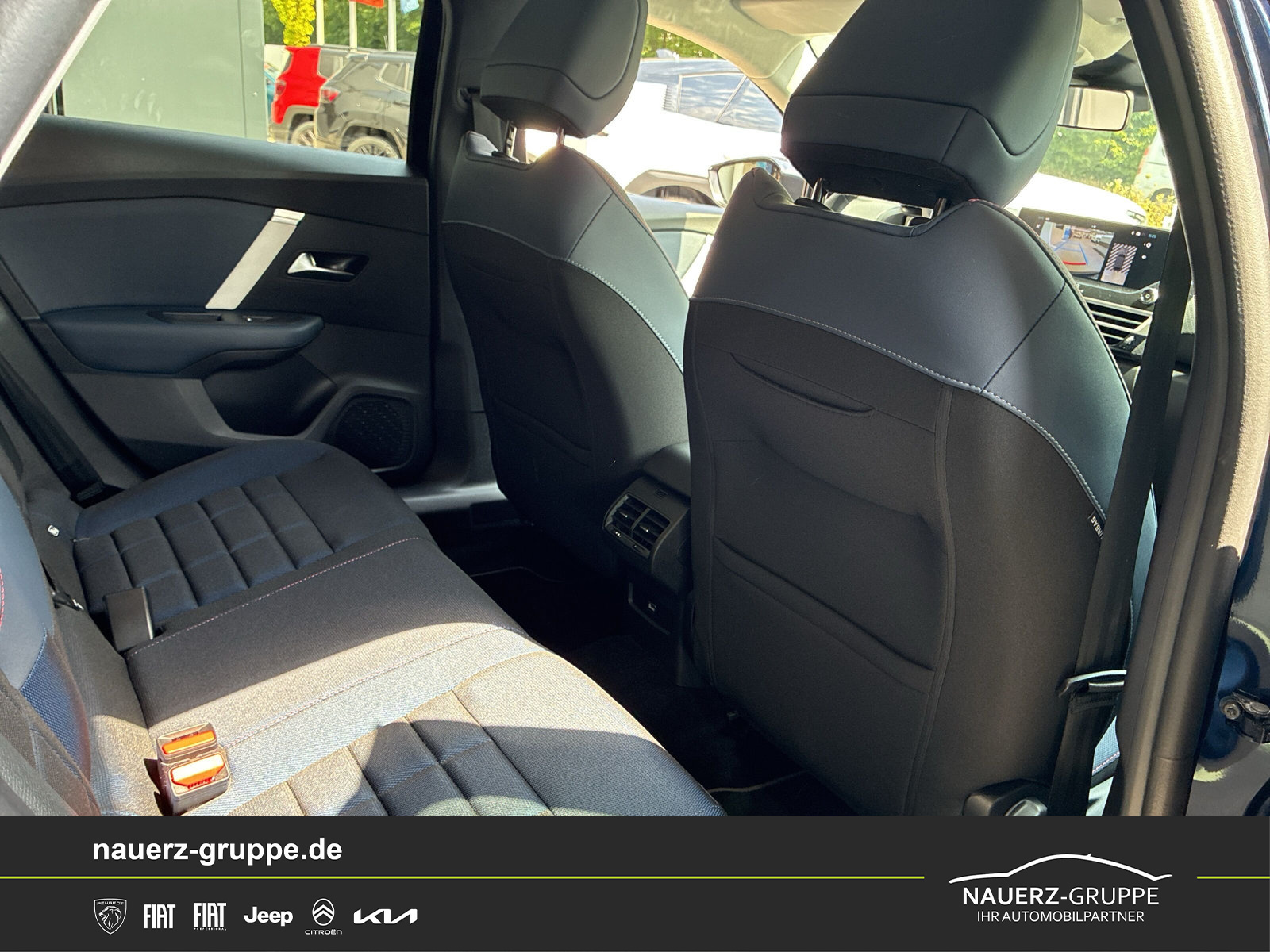 Fahrzeugabbildung Citroen C4 Hybrid 145 Doppel Collection