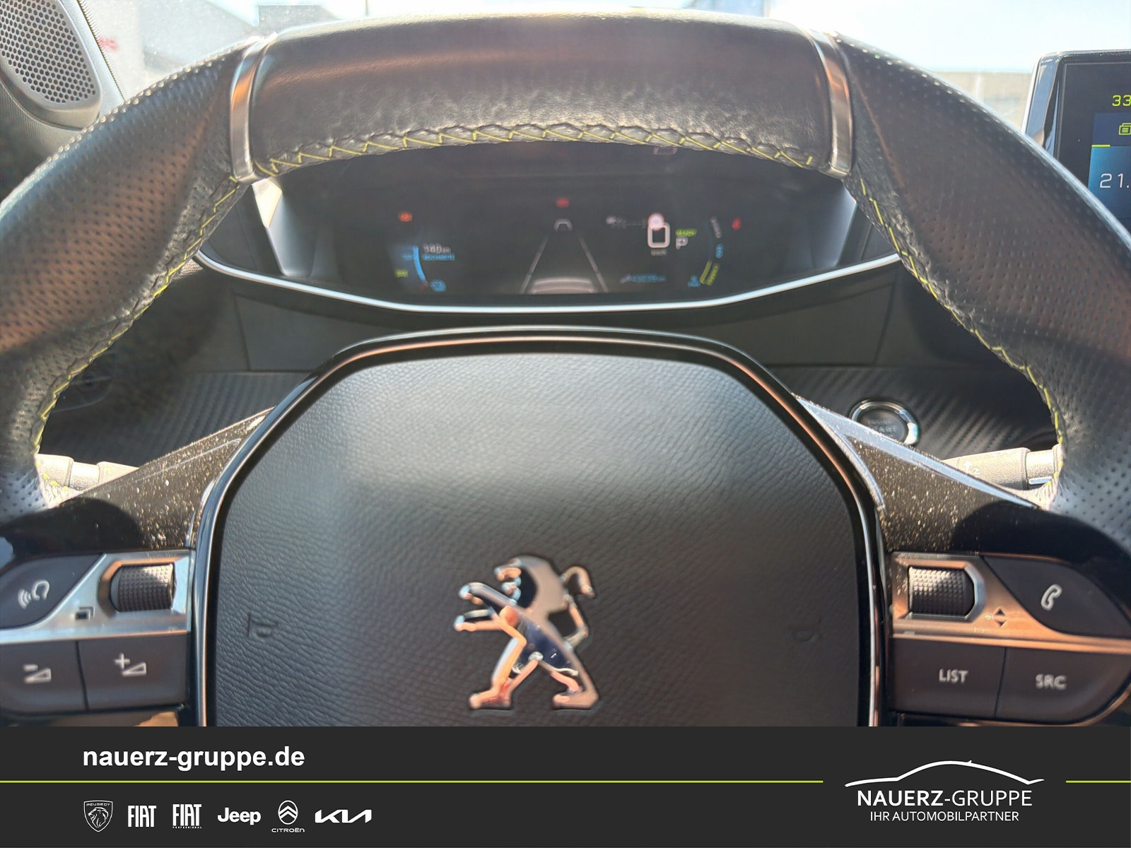 Fahrzeugabbildung Peugeot 2008 e- GT NAVI SHZ - mit KI generiert/bearbeitet