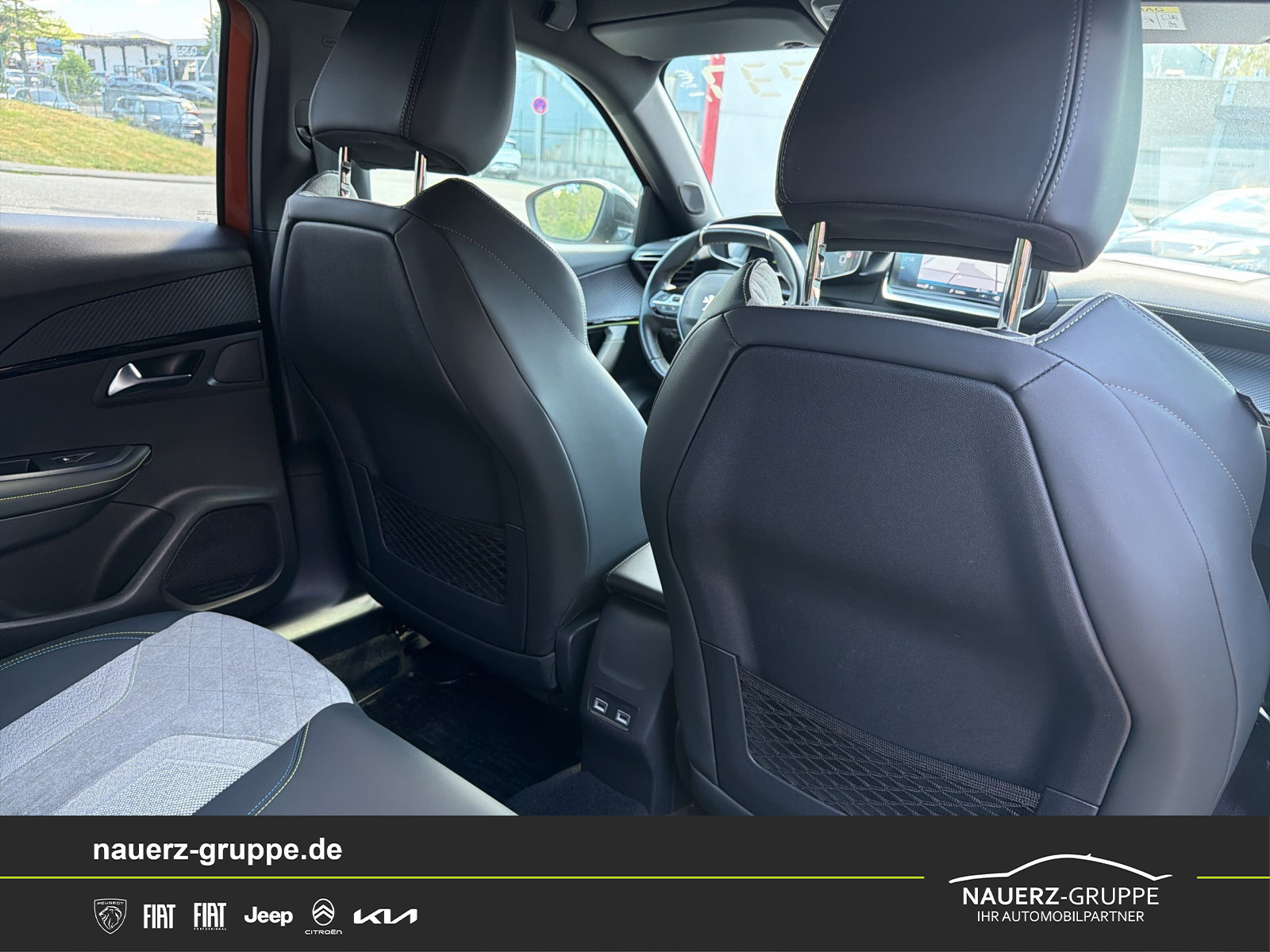 Fahrzeugabbildung Peugeot 2008 e- GT NAVI SHZ - mit KI generiert/bearbeitet