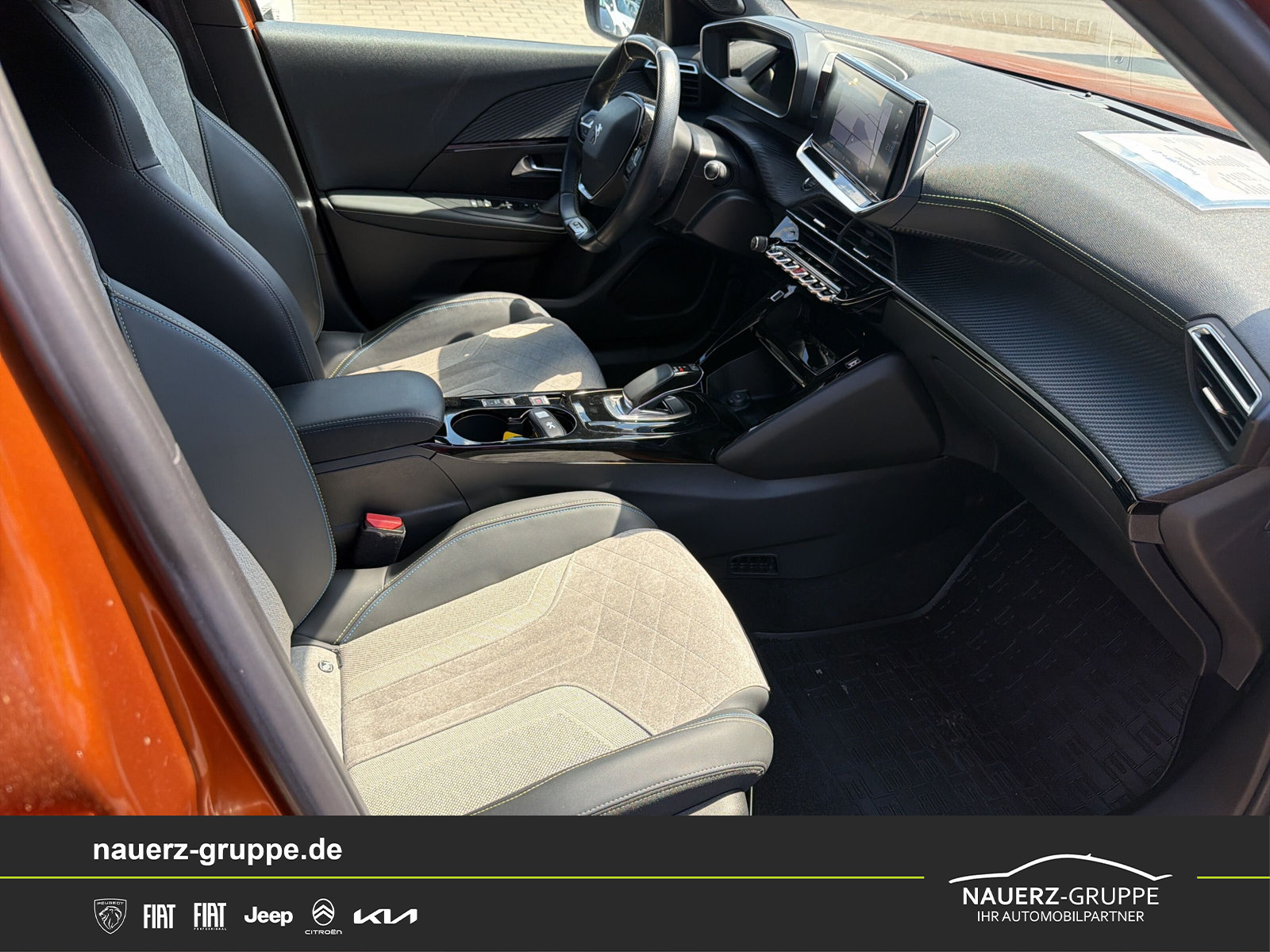 Fahrzeugabbildung Peugeot 2008 e- GT NAVI SHZ - mit KI generiert/bearbeitet