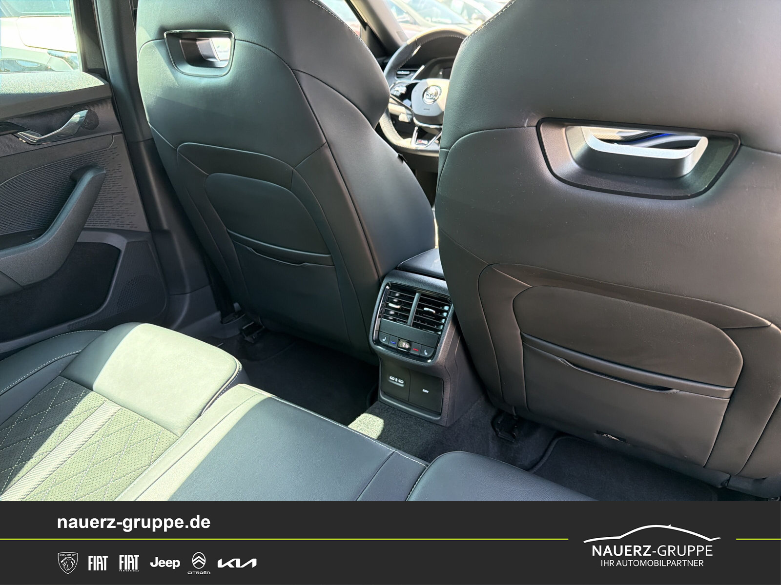 Fahrzeugabbildung SKODA Octavia Combi RS - mit KI generiert/bearbeitet