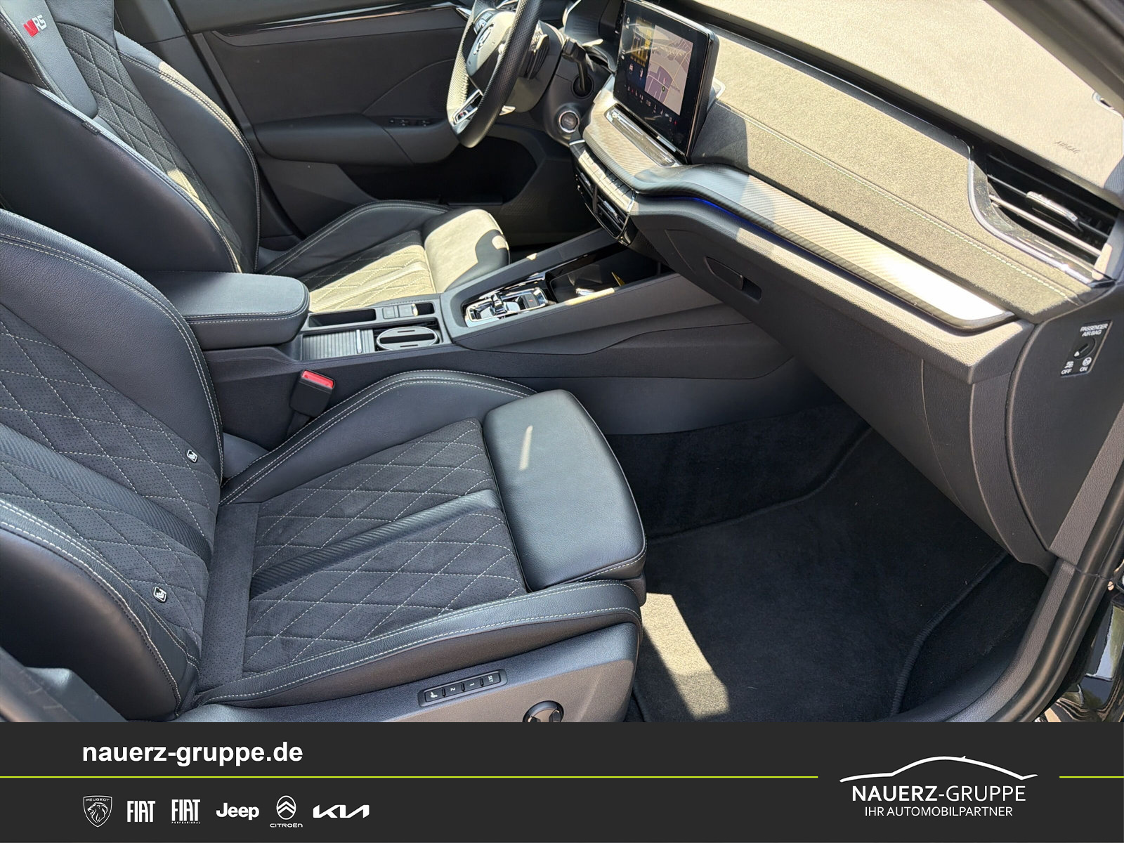 Fahrzeugabbildung SKODA Octavia Combi RS - mit KI generiert/bearbeitet