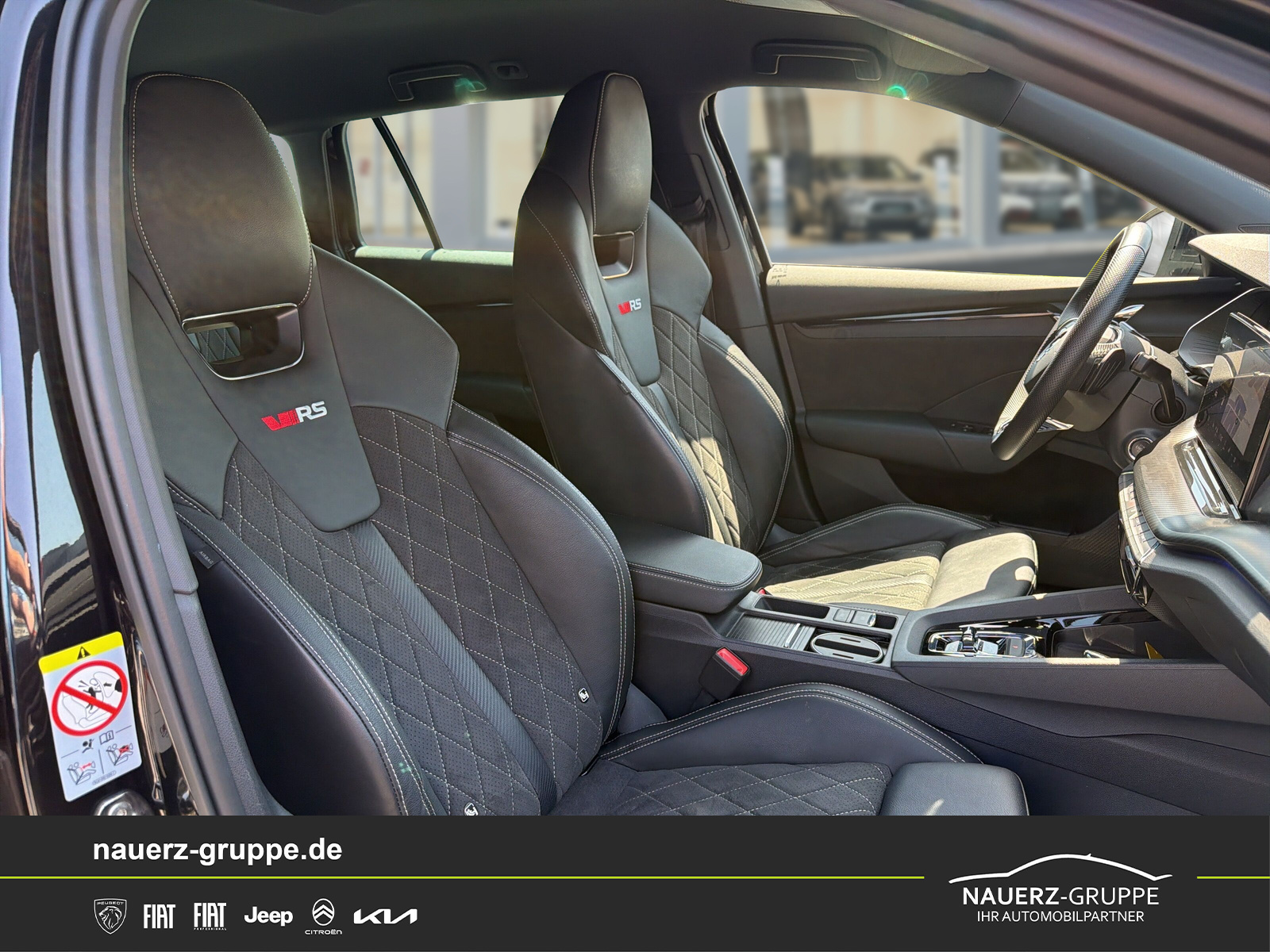 Fahrzeugabbildung SKODA Octavia Combi RS - mit KI generiert/bearbeitet