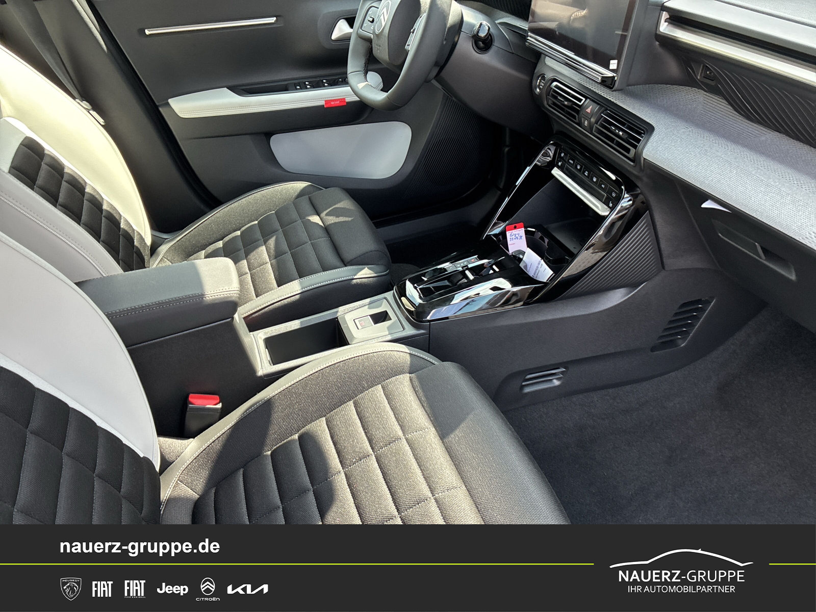 Fahrzeugabbildung Citroen C3 Aircross Hybrid 145 MAX - mit KI generiert/bearbeitet