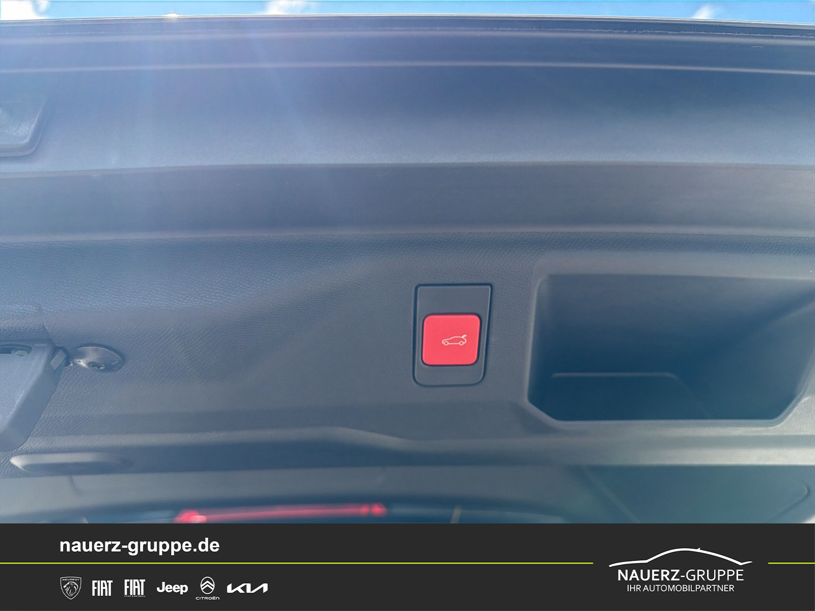 Fahrzeugabbildung Peugeot 5008 Hybrid 145 GT