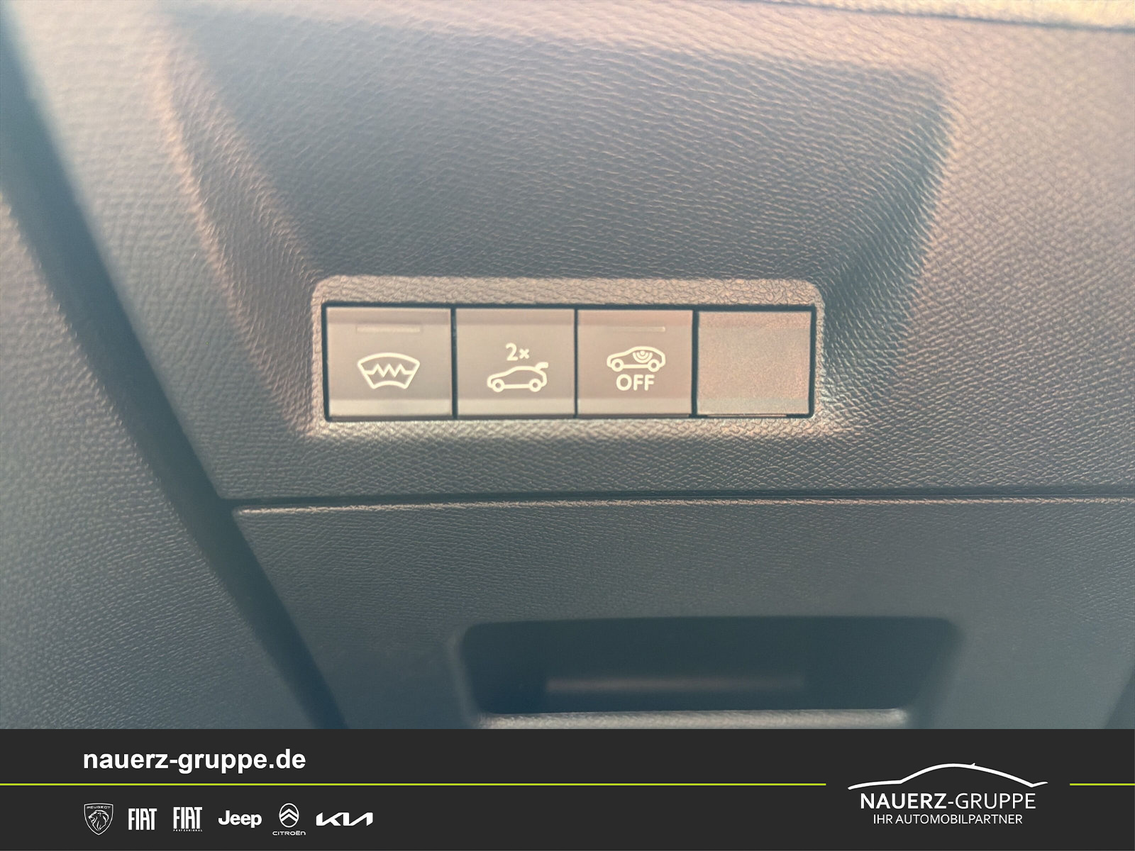 Fahrzeugabbildung Peugeot 5008 Hybrid 145 GT
