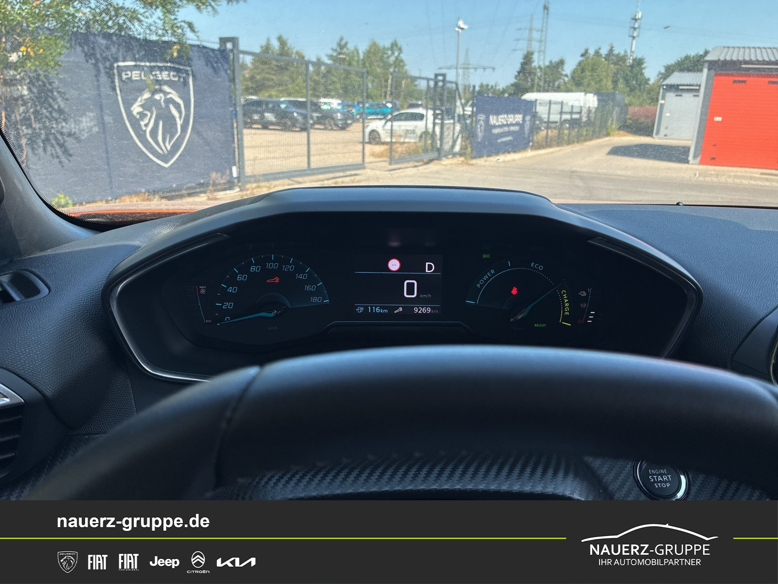 Fahrzeugabbildung Peugeot 2008 e- Active Pack 136 - mit KI generiert/bearbeitet
