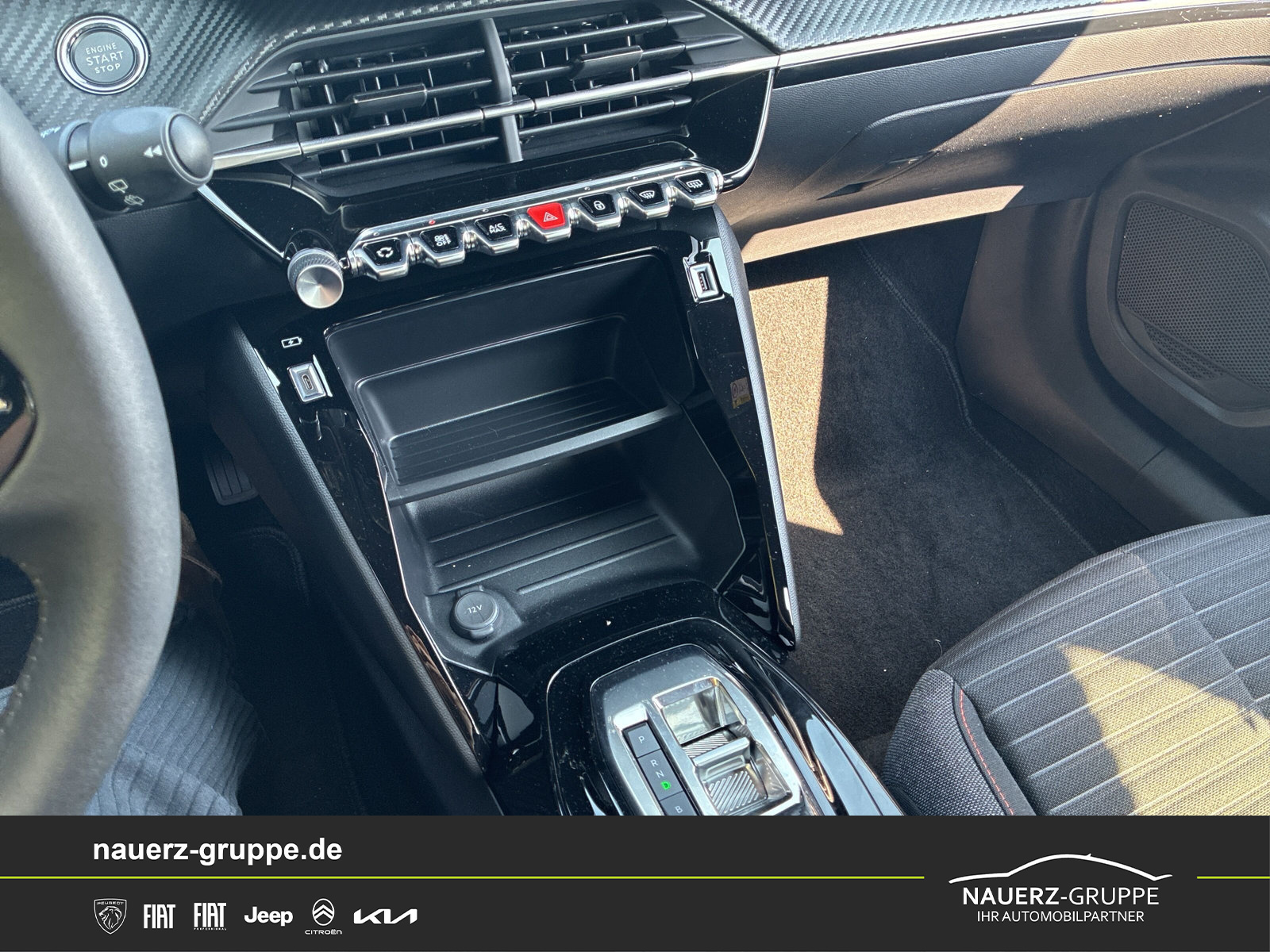 Fahrzeugabbildung Peugeot 2008 e- Active Pack 136 - mit KI generiert/bearbeitet