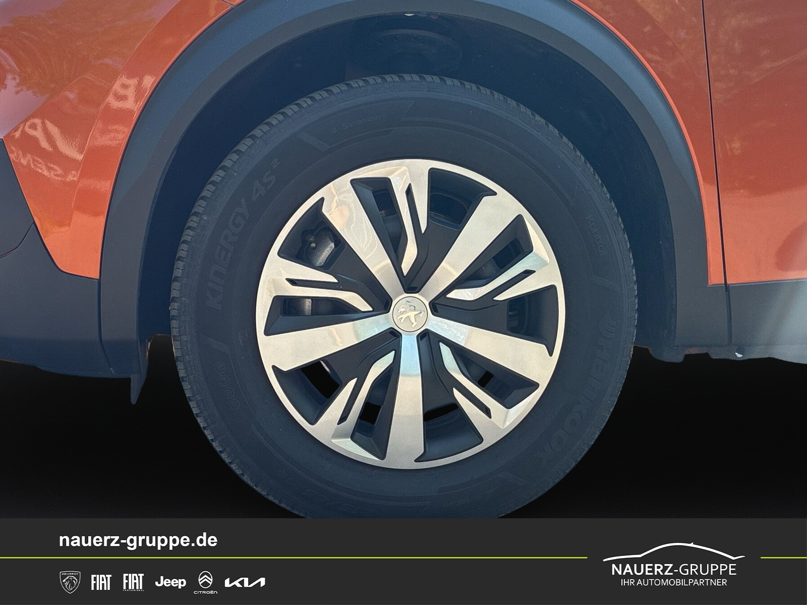 Fahrzeugabbildung Peugeot 2008 e- Active Pack 136 - mit KI generiert/bearbeitet