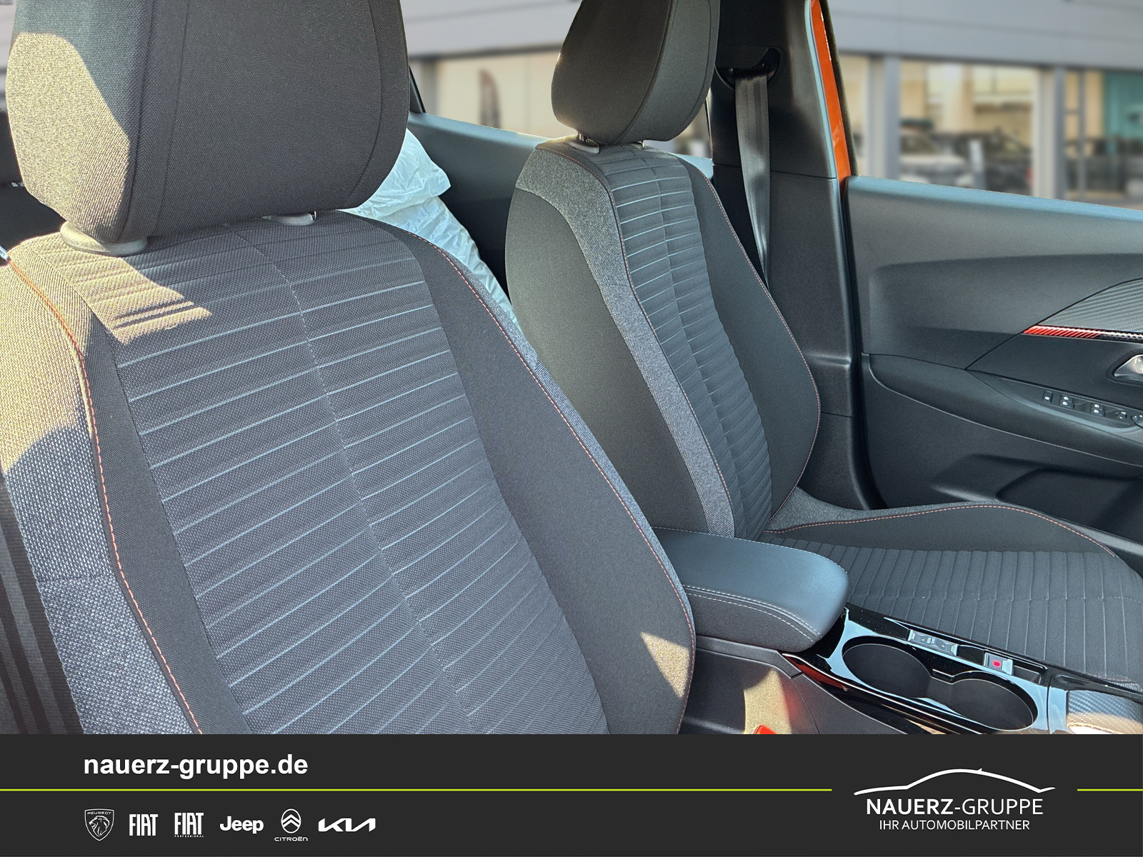 Fahrzeugabbildung Peugeot 2008 e- Active Pack 136 - mit KI generiert/bearbeitet