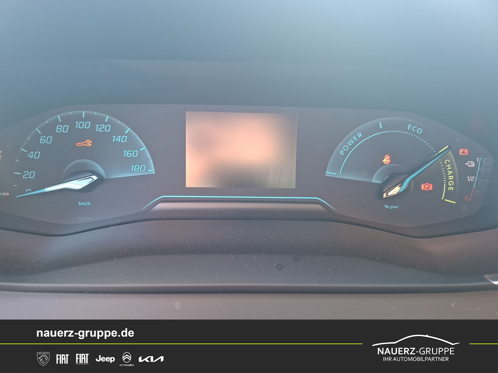 Fahrzeugabbildung Peugeot 2008 e- Allure 136