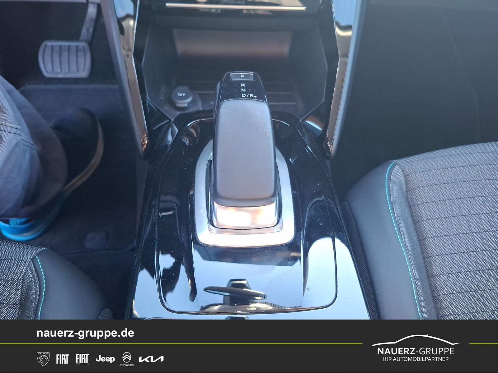 Fahrzeugabbildung Peugeot 2008 e- Allure 136
